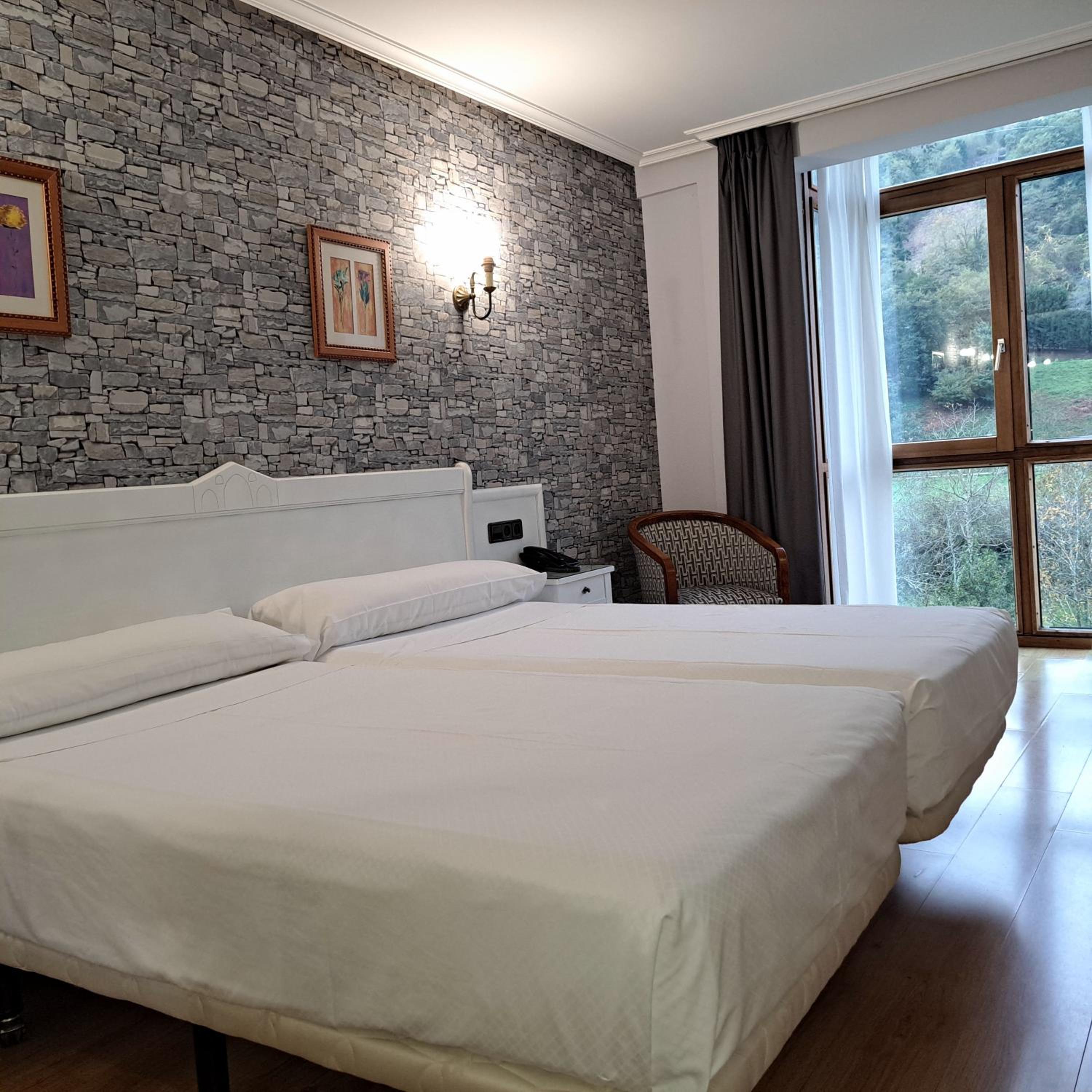 Deluxe Double or Twin Room with River View - Photo 9