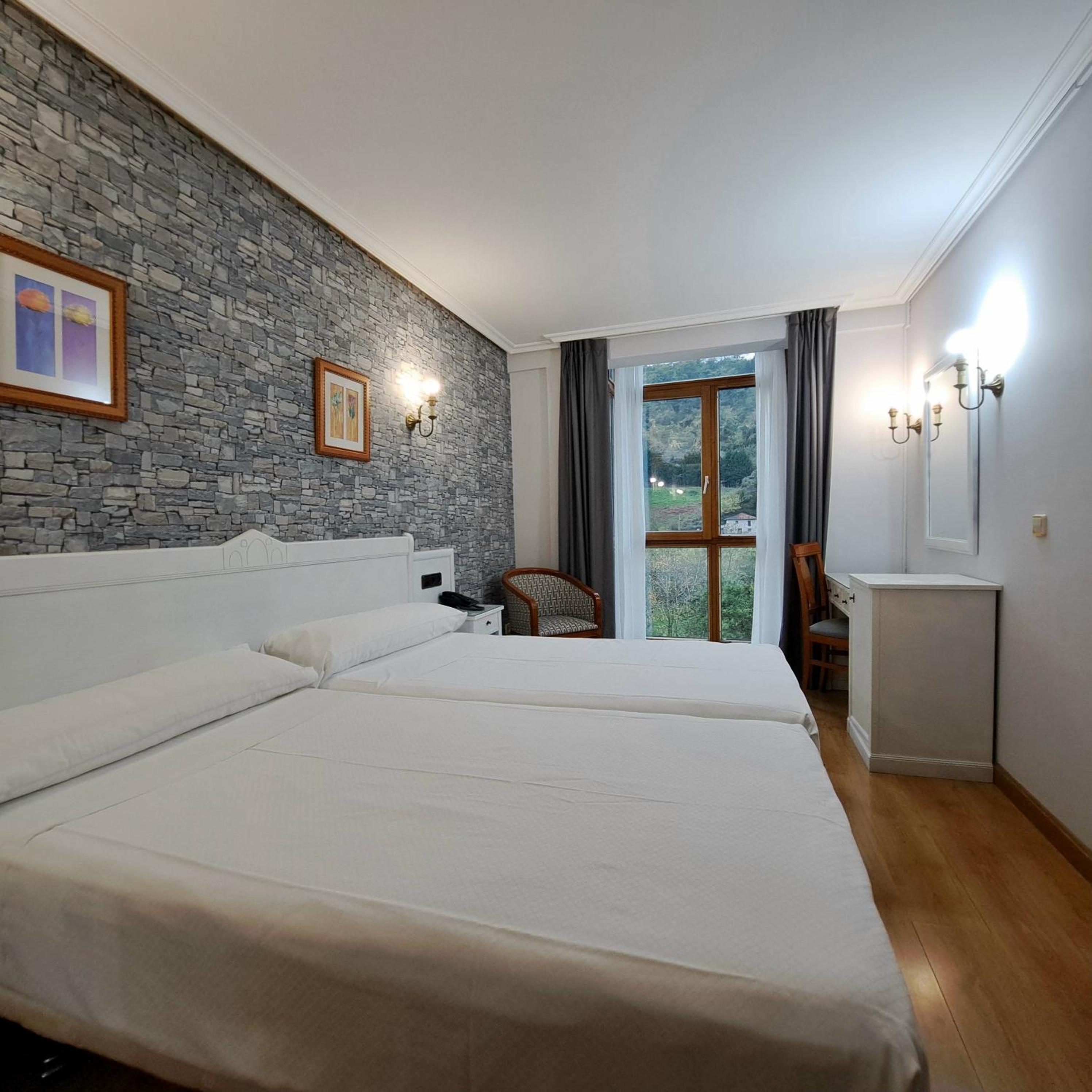 Deluxe Double or Twin Room with River View - Photo 11