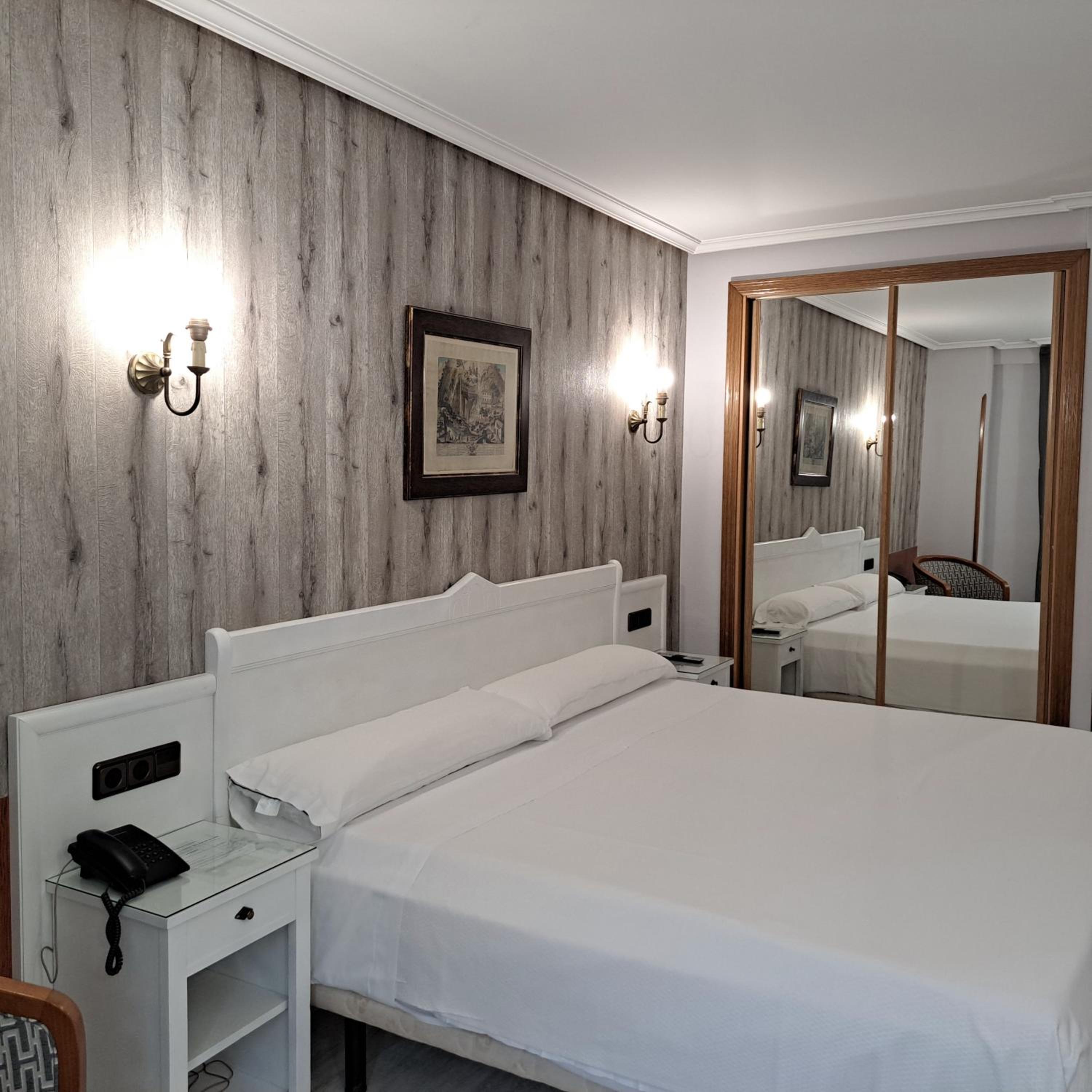 Double Room - Photo 9