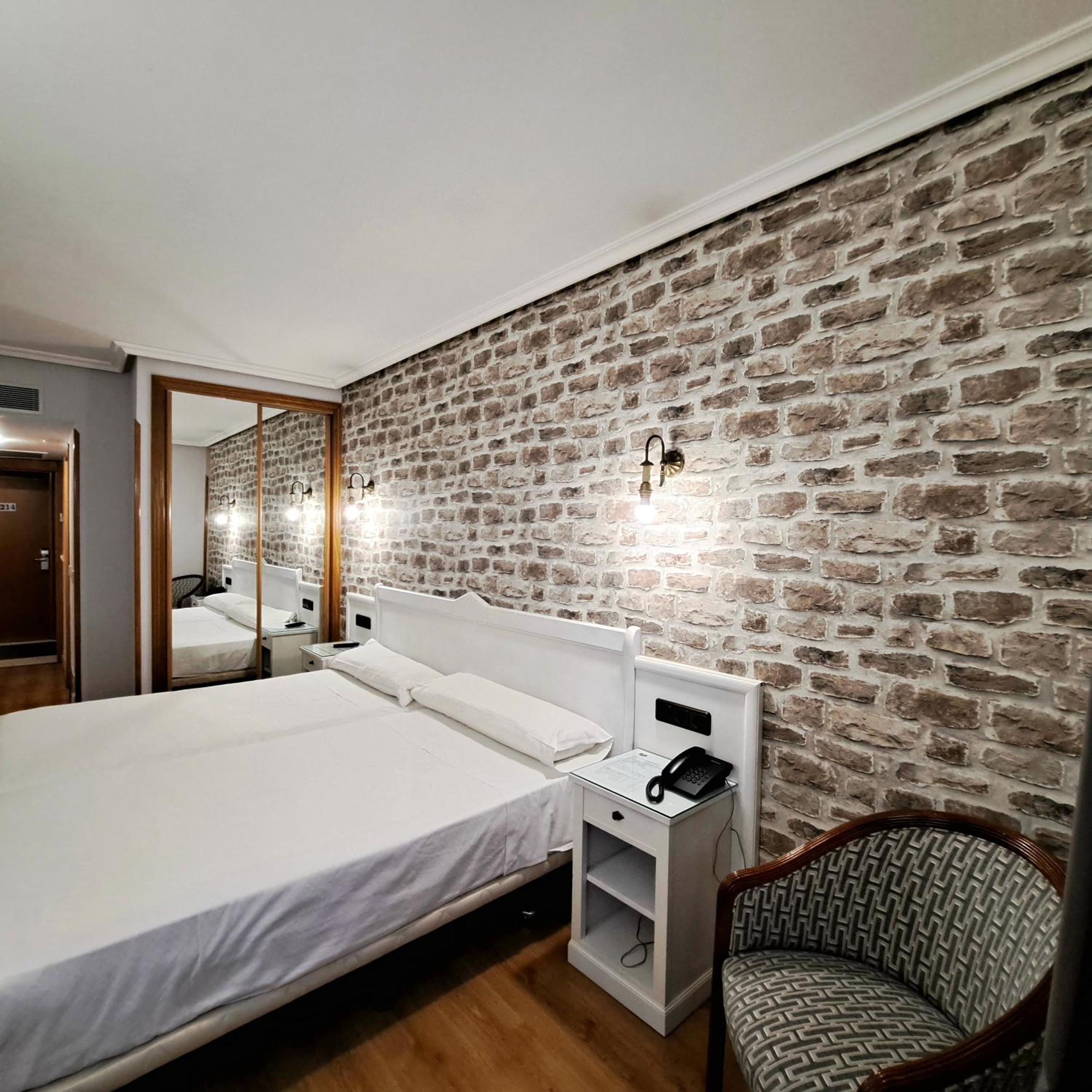 Double Room - Photo 5