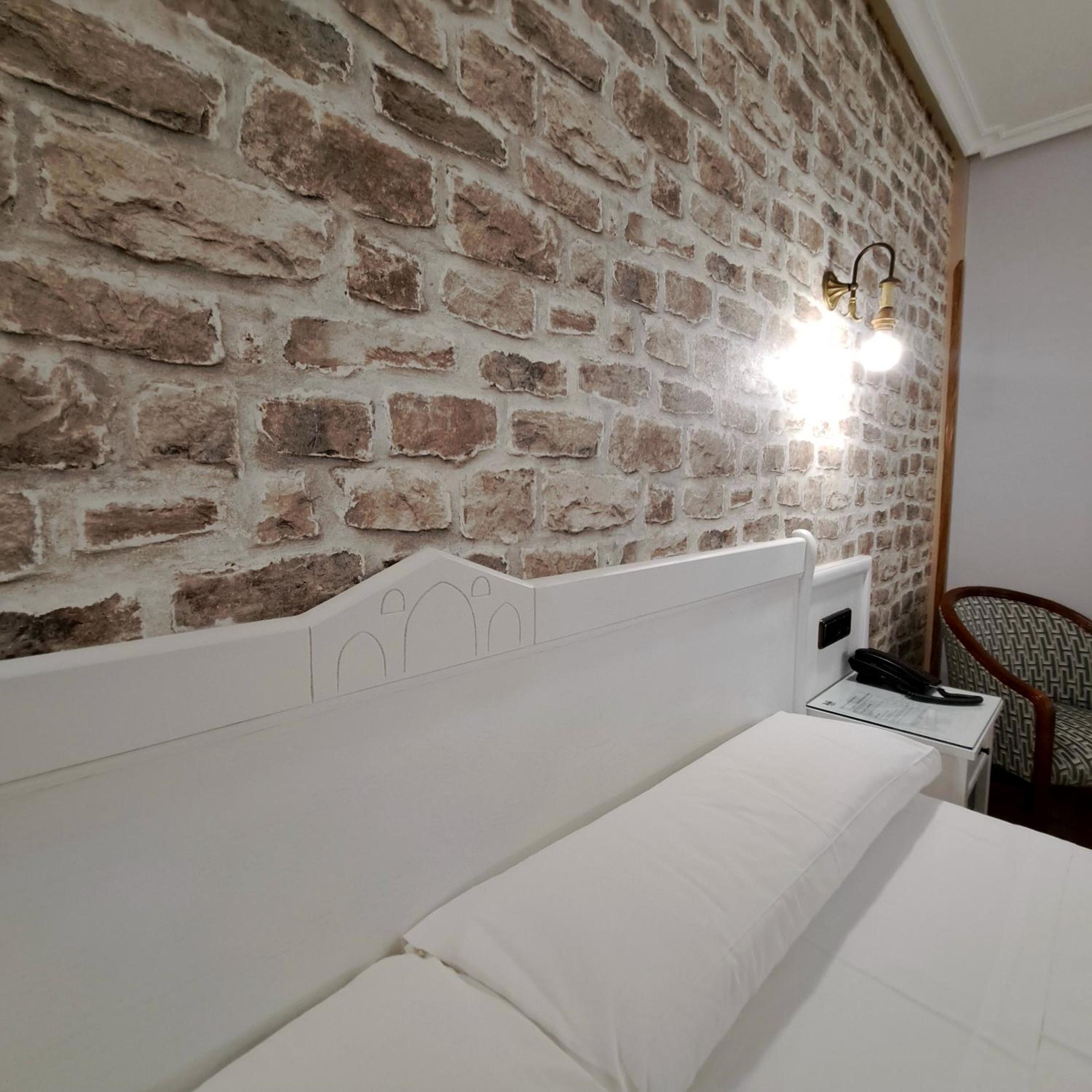 Double Room - Photo 8