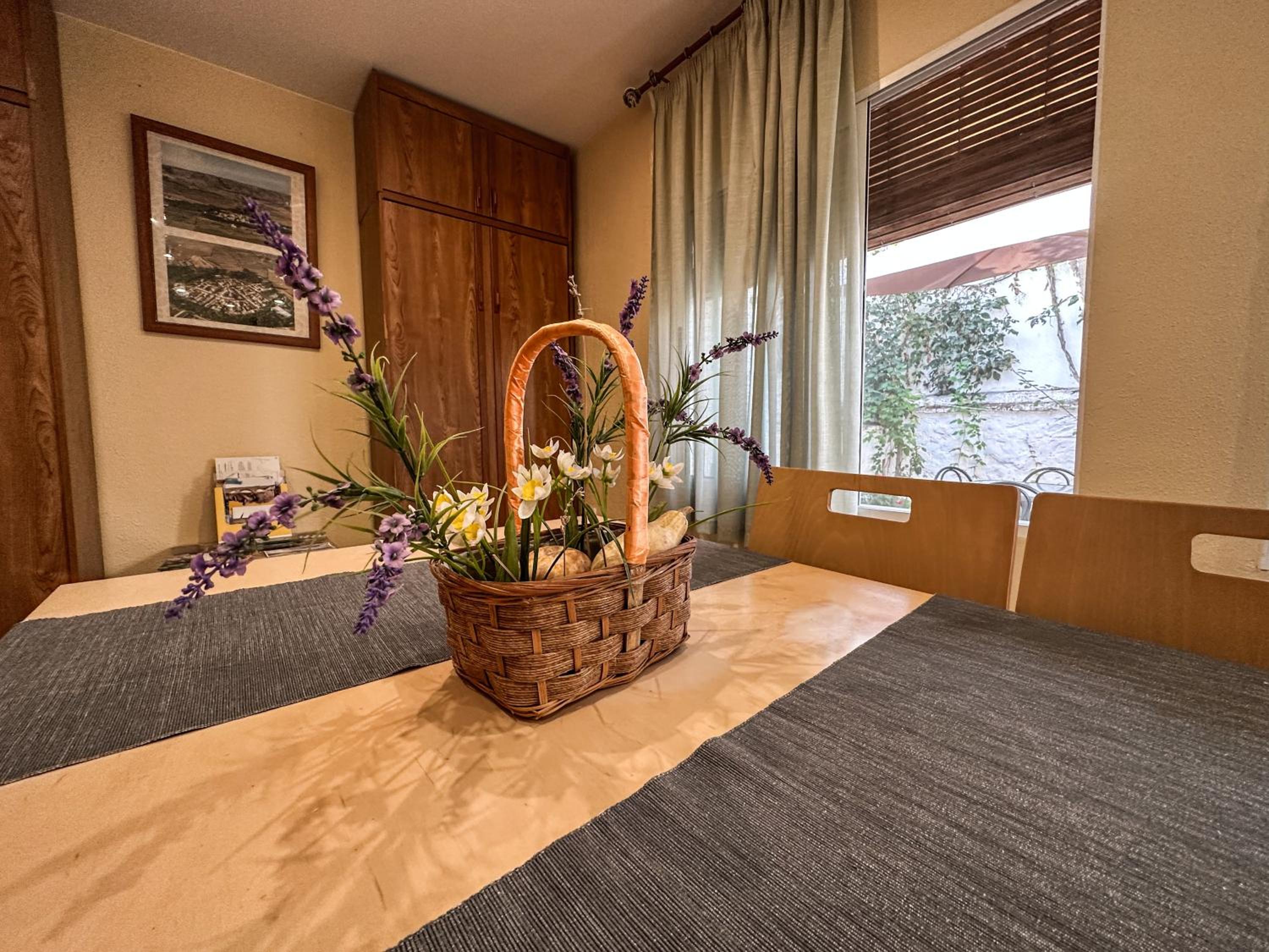 Single Room with Shared Bathroom photo 2