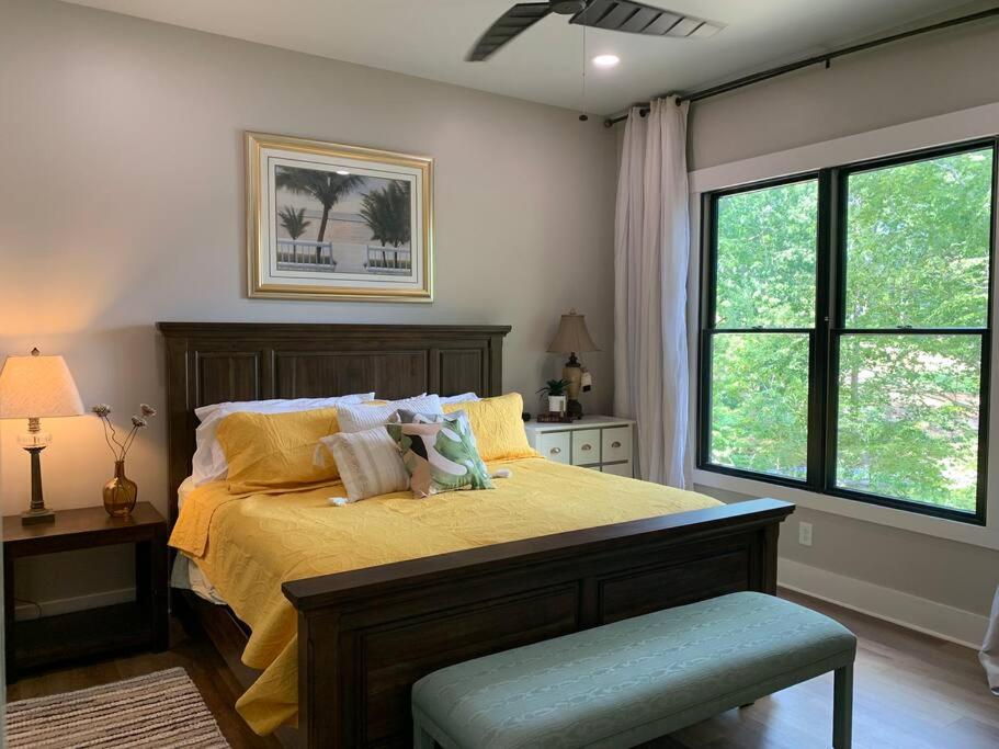 Five-Bedroom House photo 1