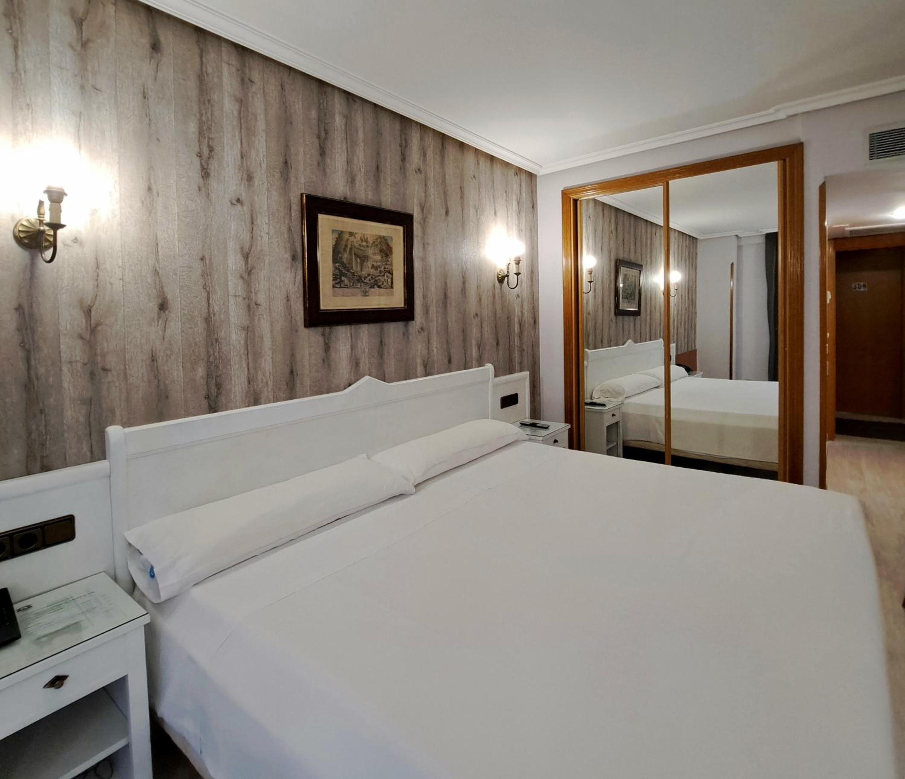 Double Room - Photo 1