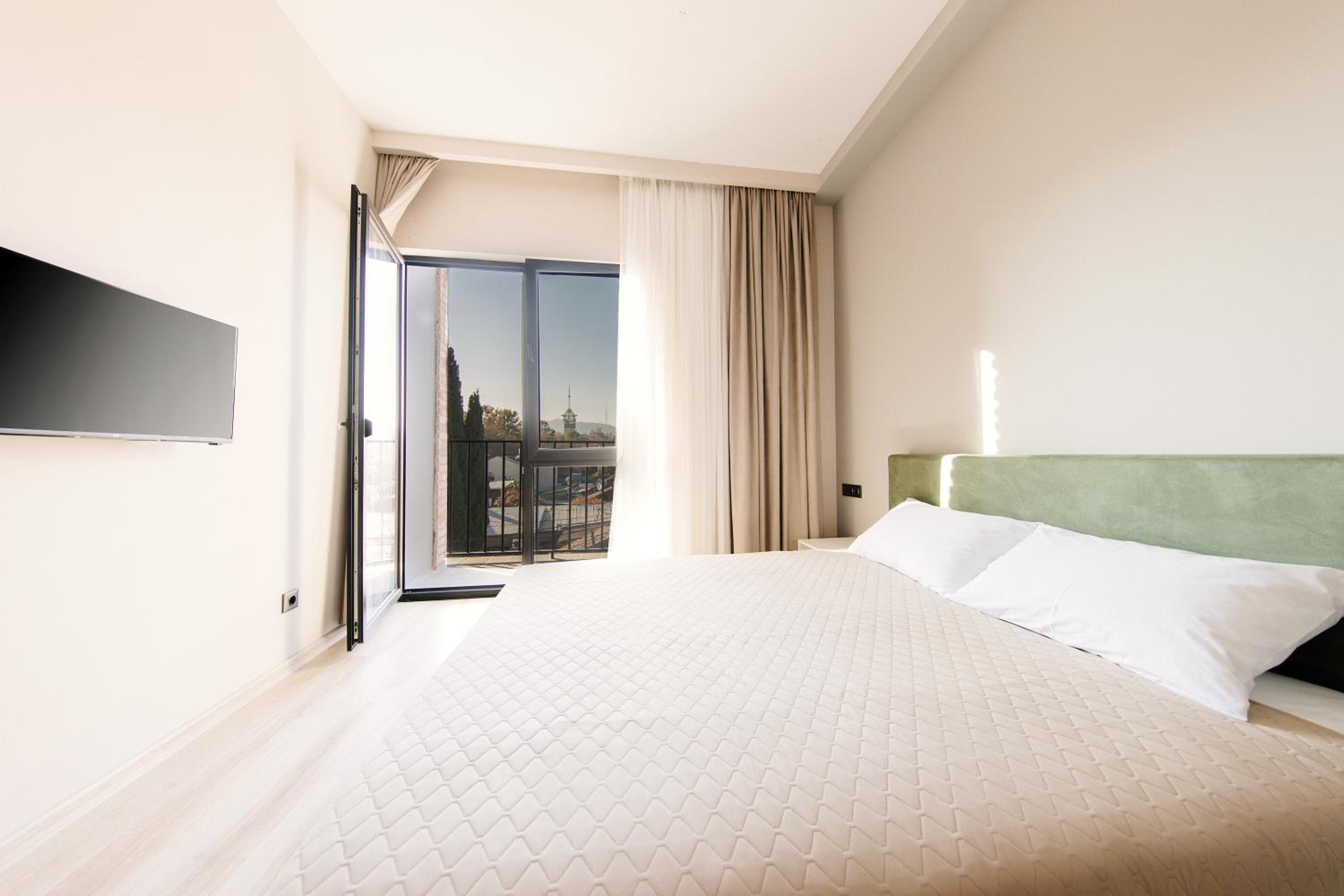 Deluxe Double Room with Balcony photo 3