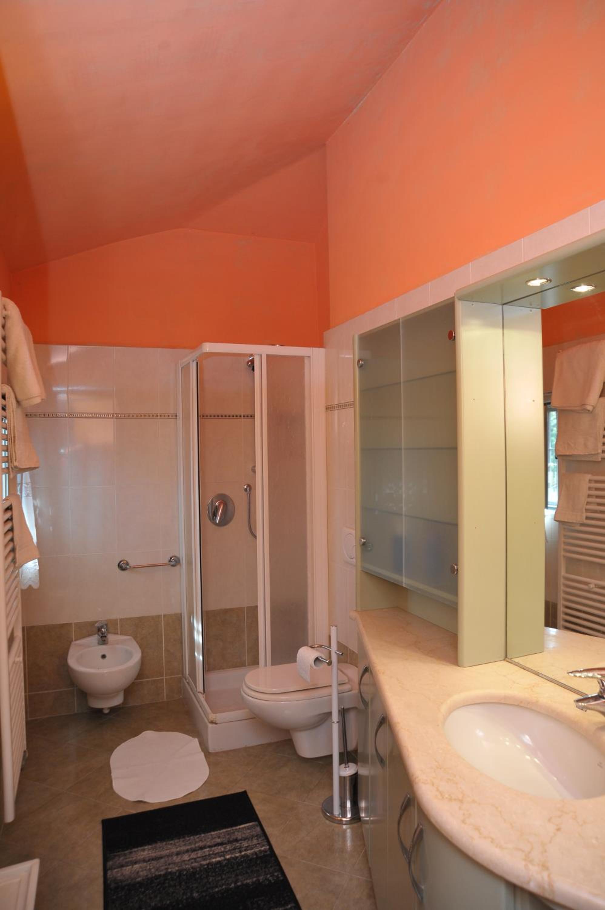 Quadruple Room with Private Bathroom photo 2