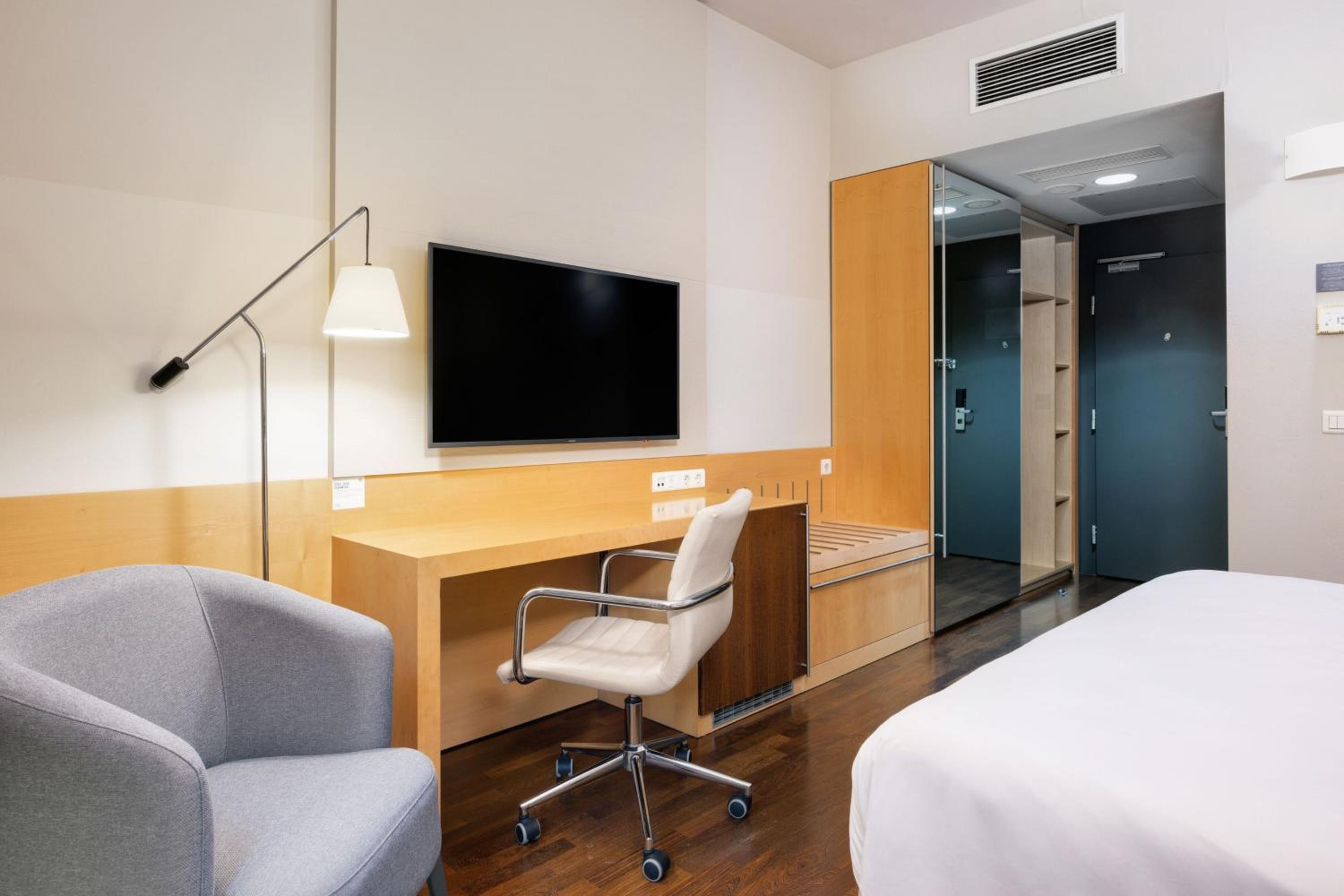 Classic Room, 1 Queen Bed, Non Smoking