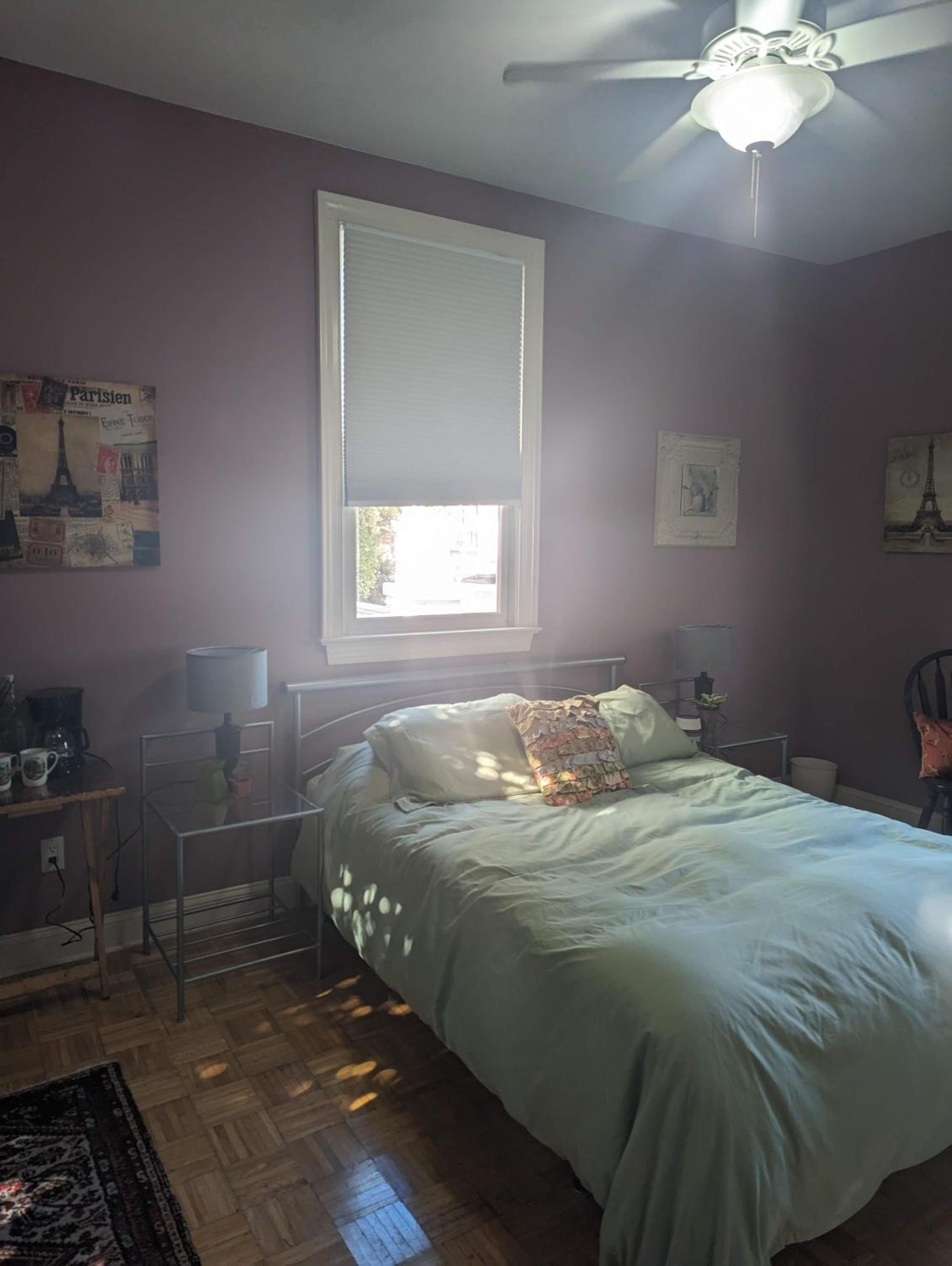 Queen Room with Shared Bathroom photo 1