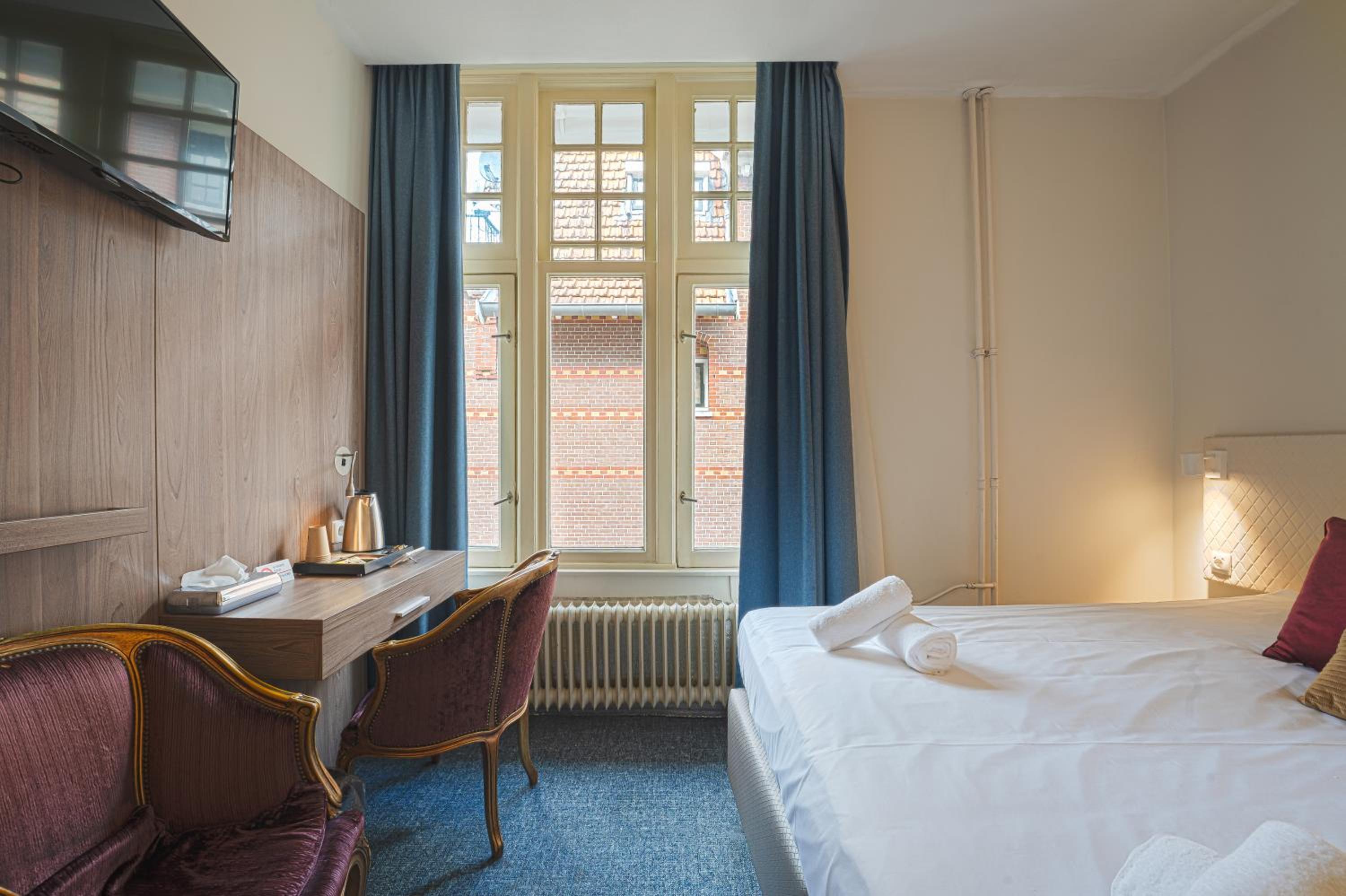 Double Or Twin Room thumbnail 6