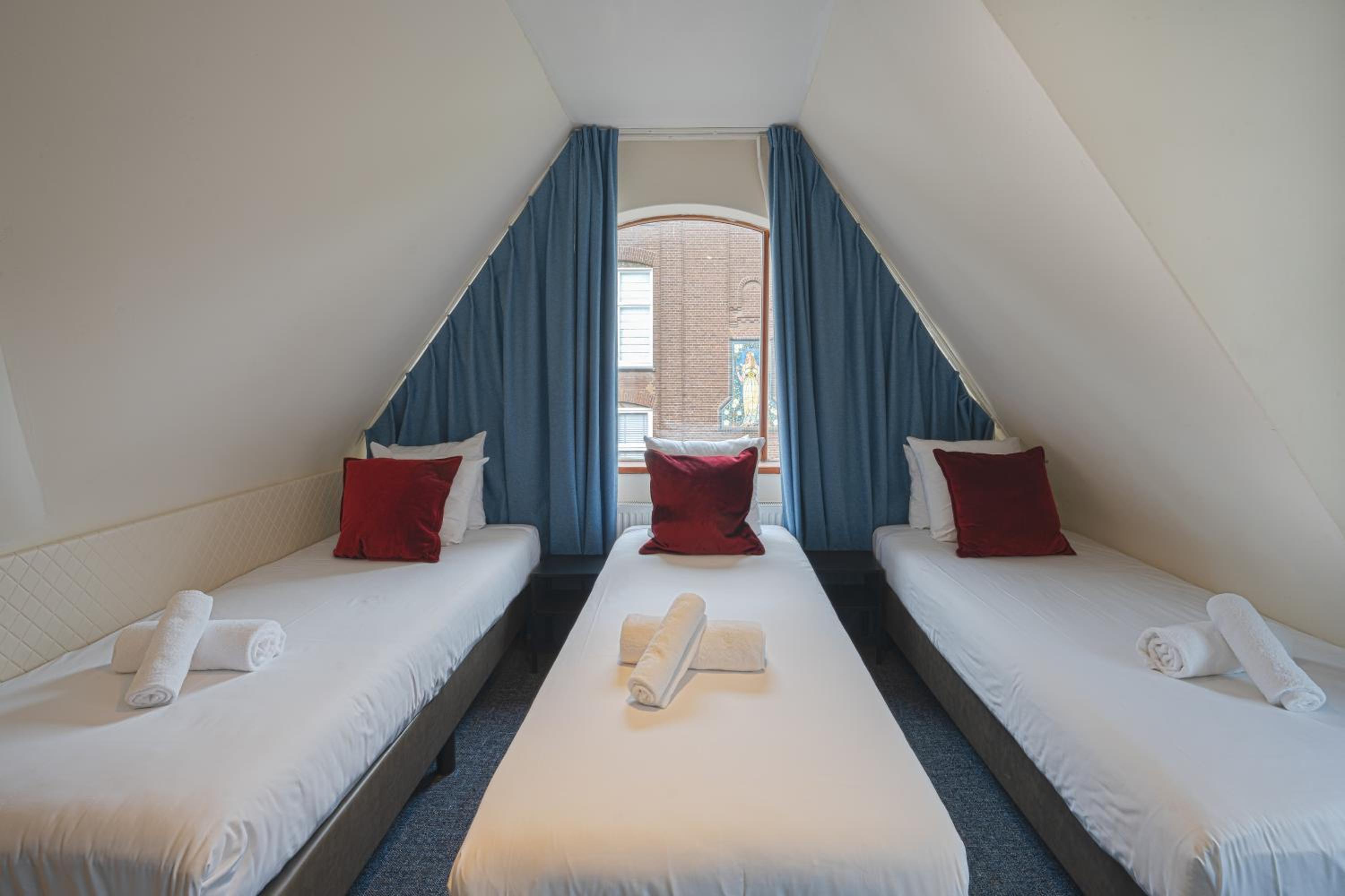 Cozy Triple Room thumbnail 5