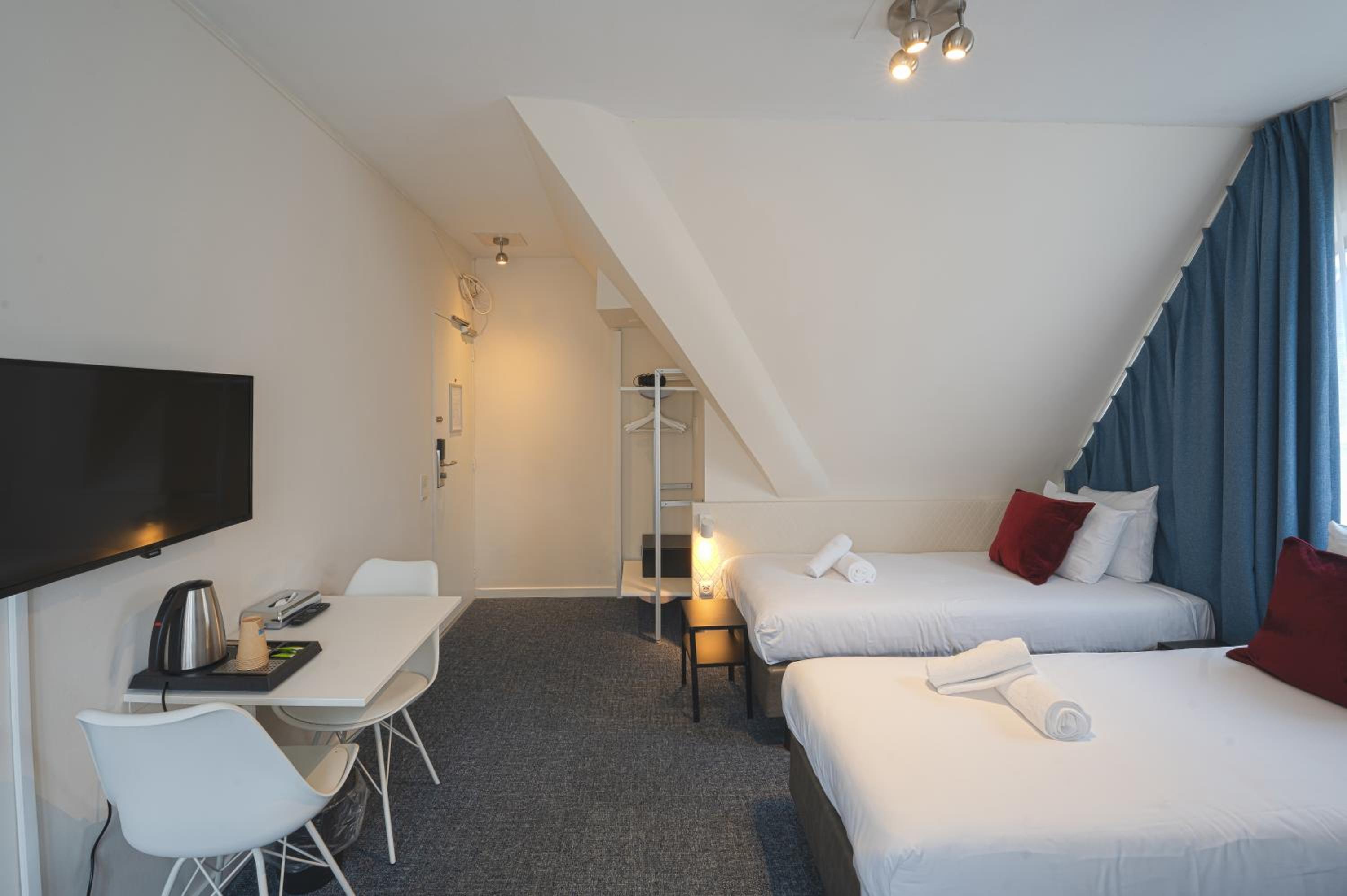 Cozy Triple Room