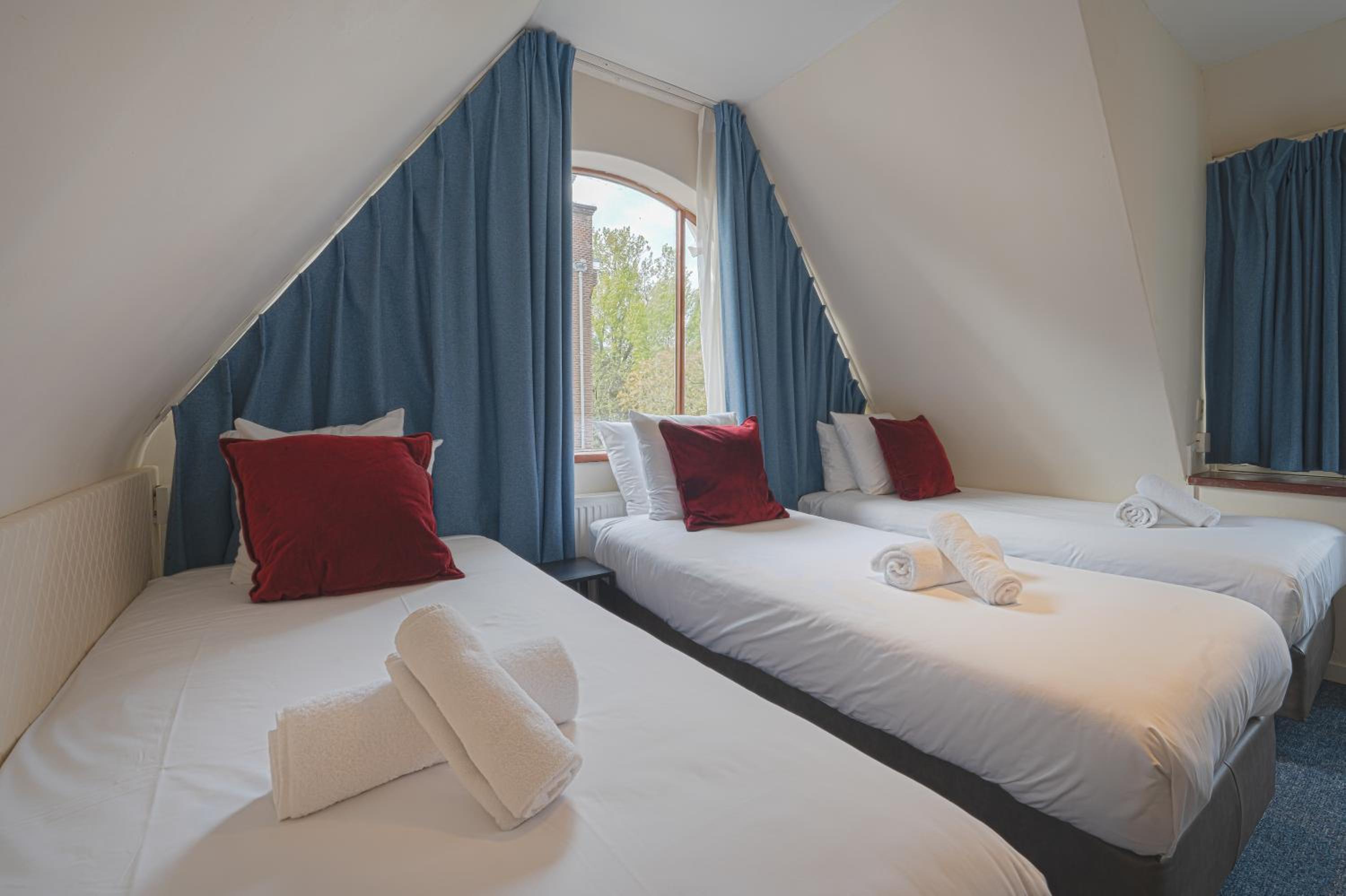 Cozy Triple Room thumbnail 6