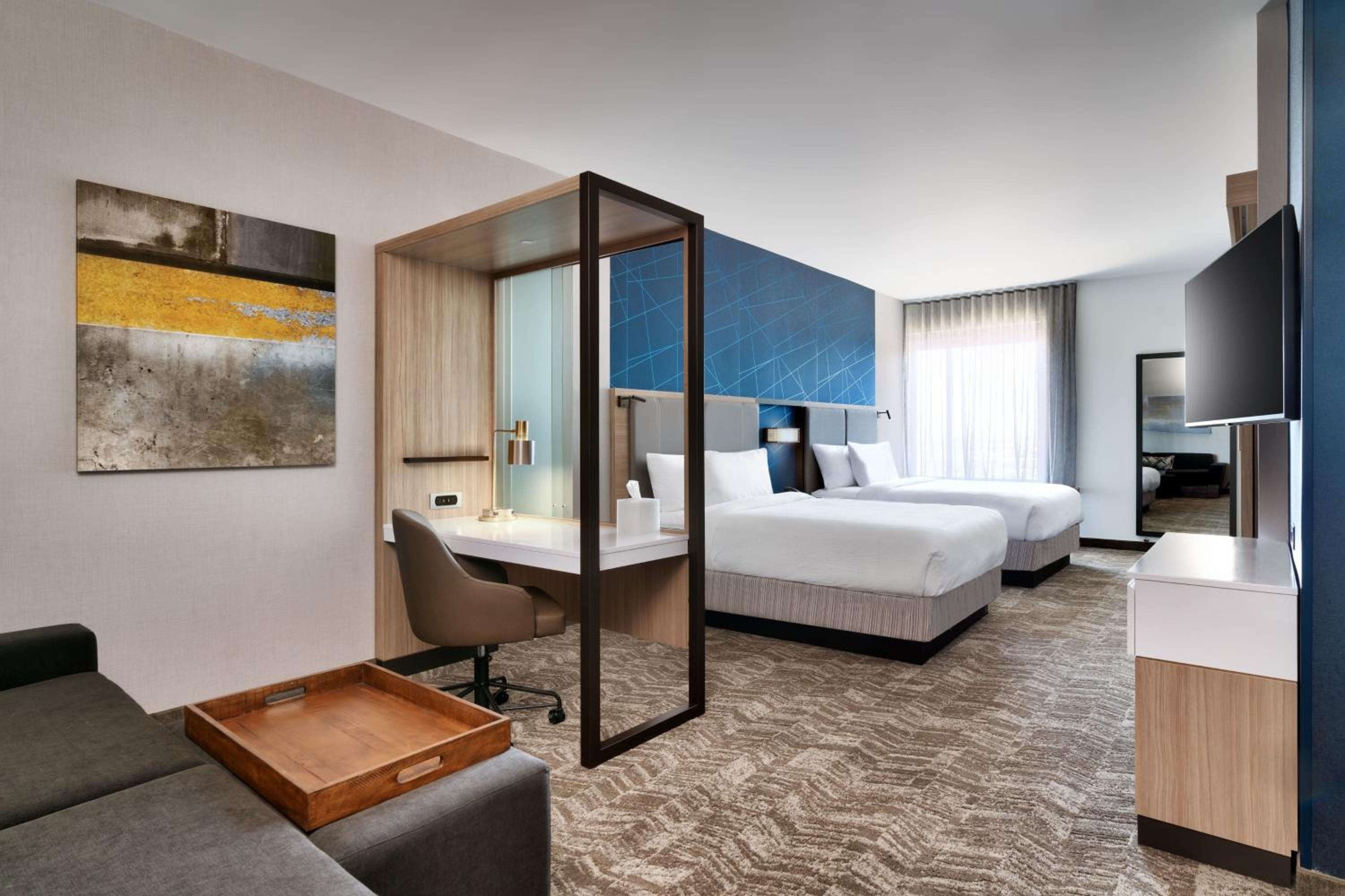 Queen Suite with Two Queen Beds and Trundle Bed - Photo 6