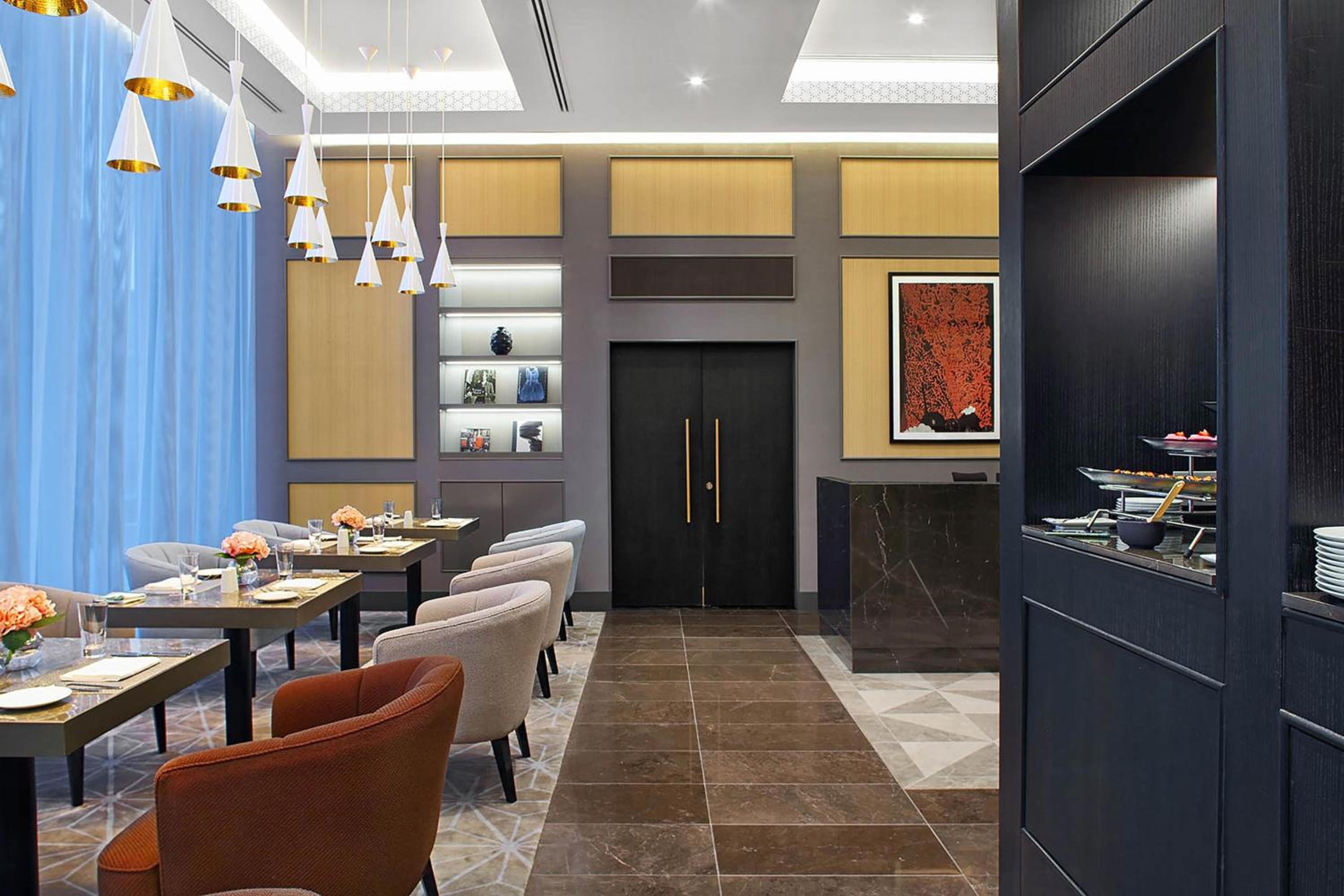 Club Suite with lounge access,1 King, Courtyard view photo 3