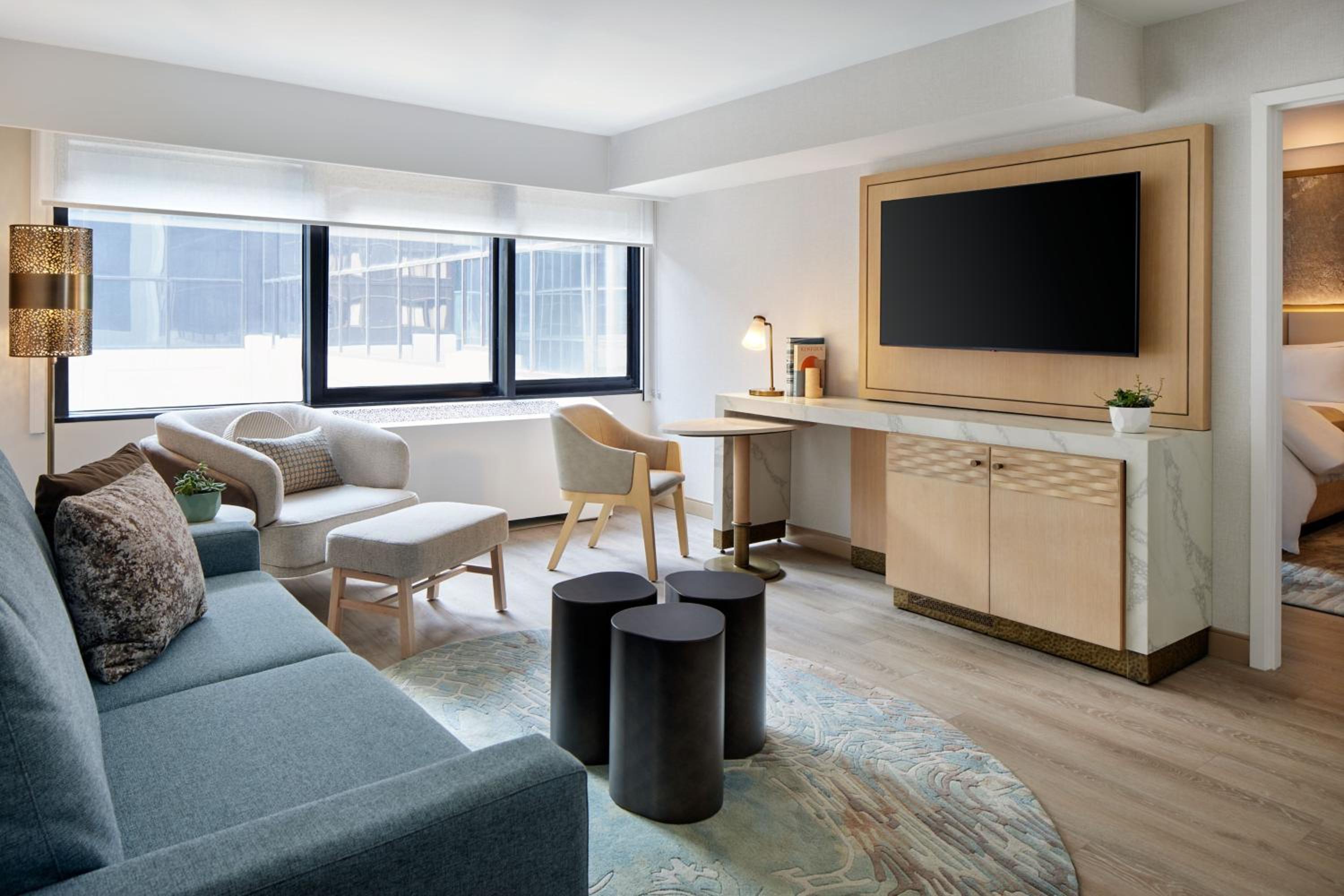 Superior One-Bedroom King Suite with Sofa Bed - Photo 3