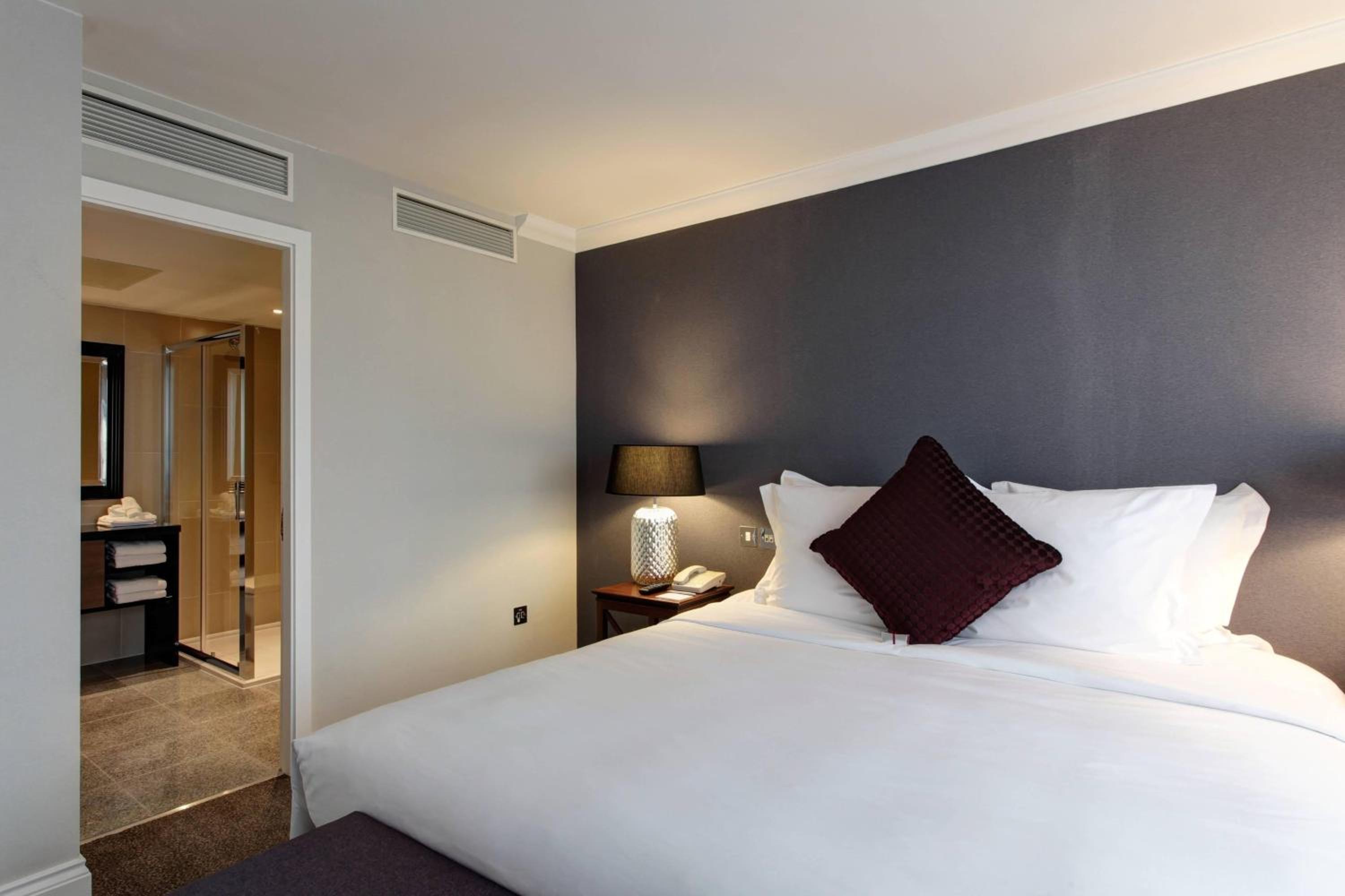 Executive Runway view suite photo 2
