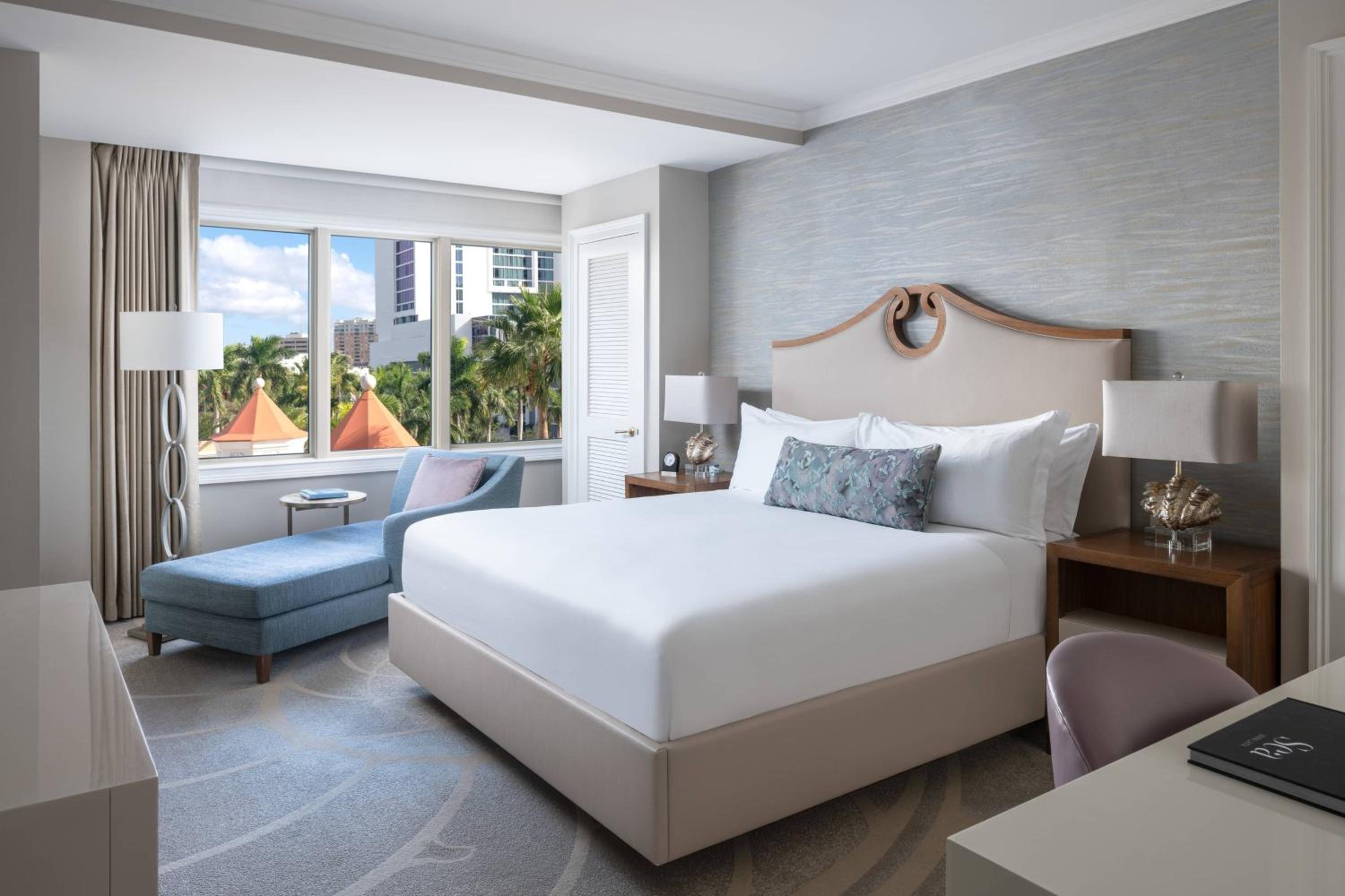 Standard View Suite, 1 Bedroom Suite, 1 King, Sofa Bed - Photo 1