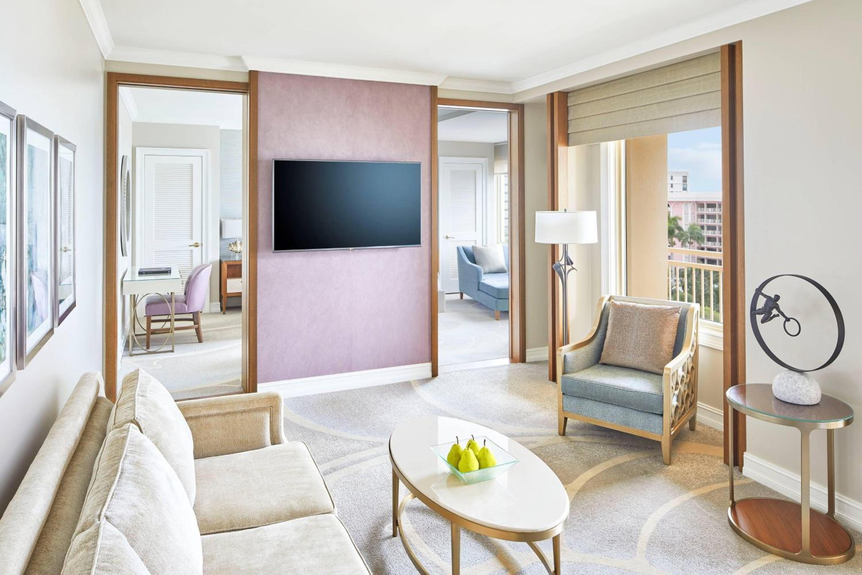 Standard View Suite, 1 Bedroom Suite, 1 King, Sofa Bed - Photo 8