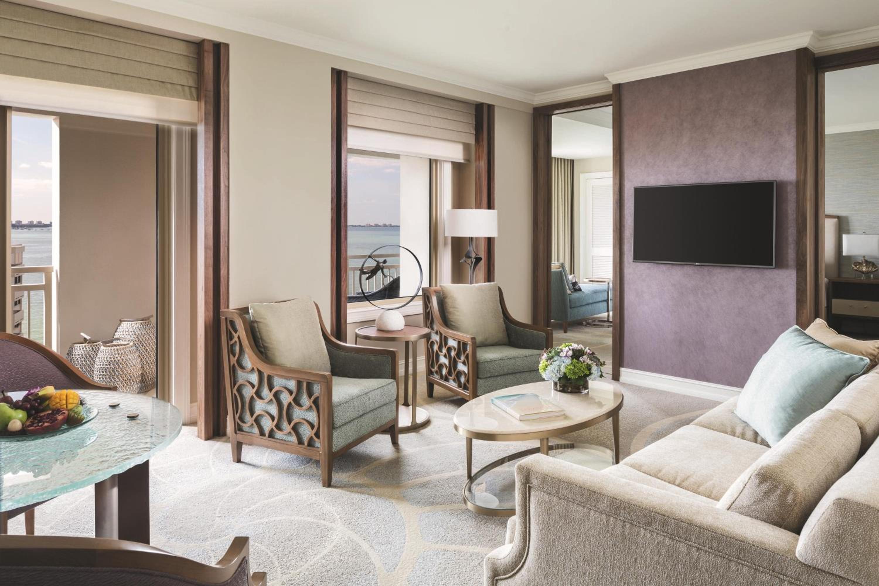 Club Bay View Suite, Club level, 1 Bedroom Suite, High floor - Photo 1