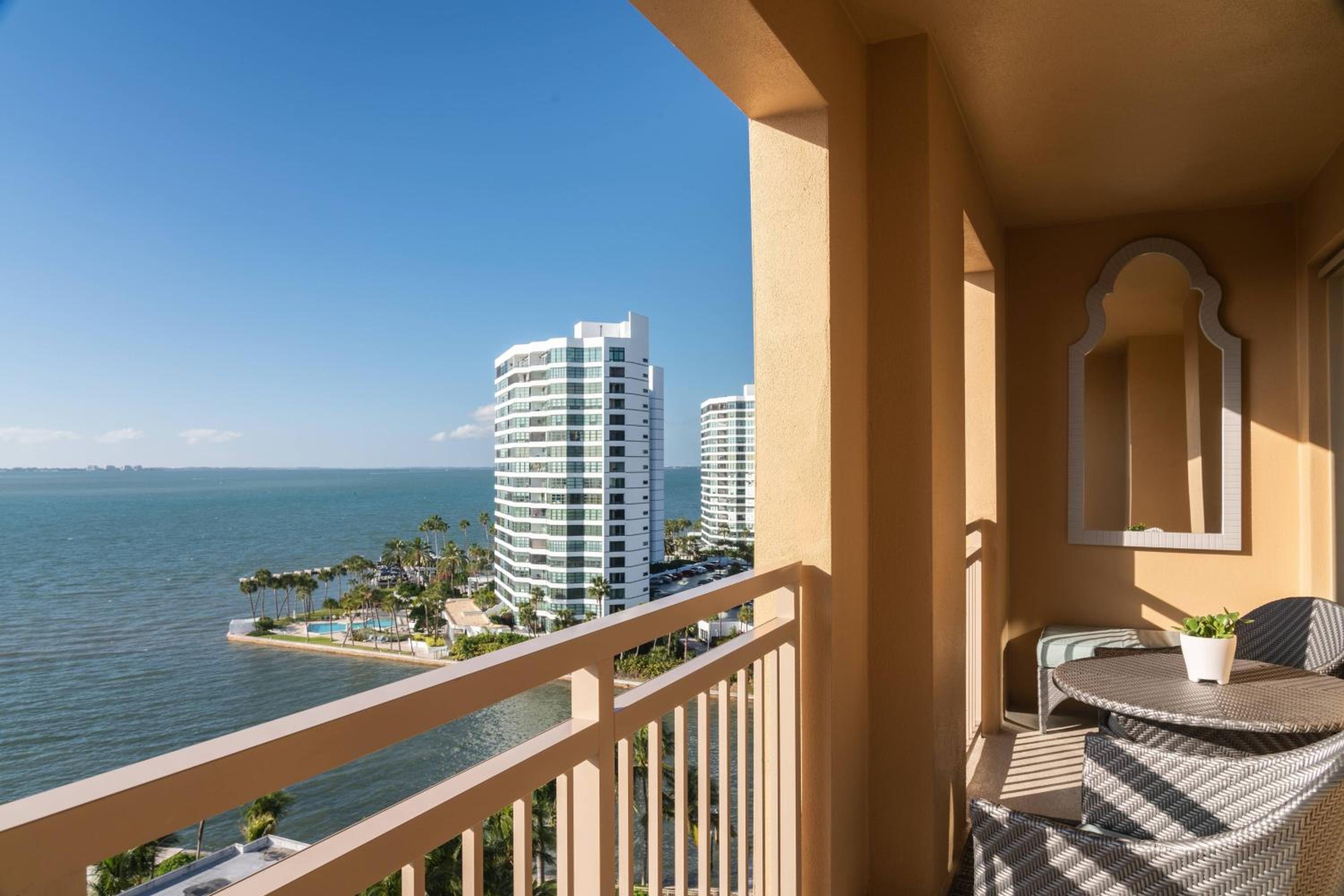 One-Bedroom Suite with Bay View and Balcony - Photo 5