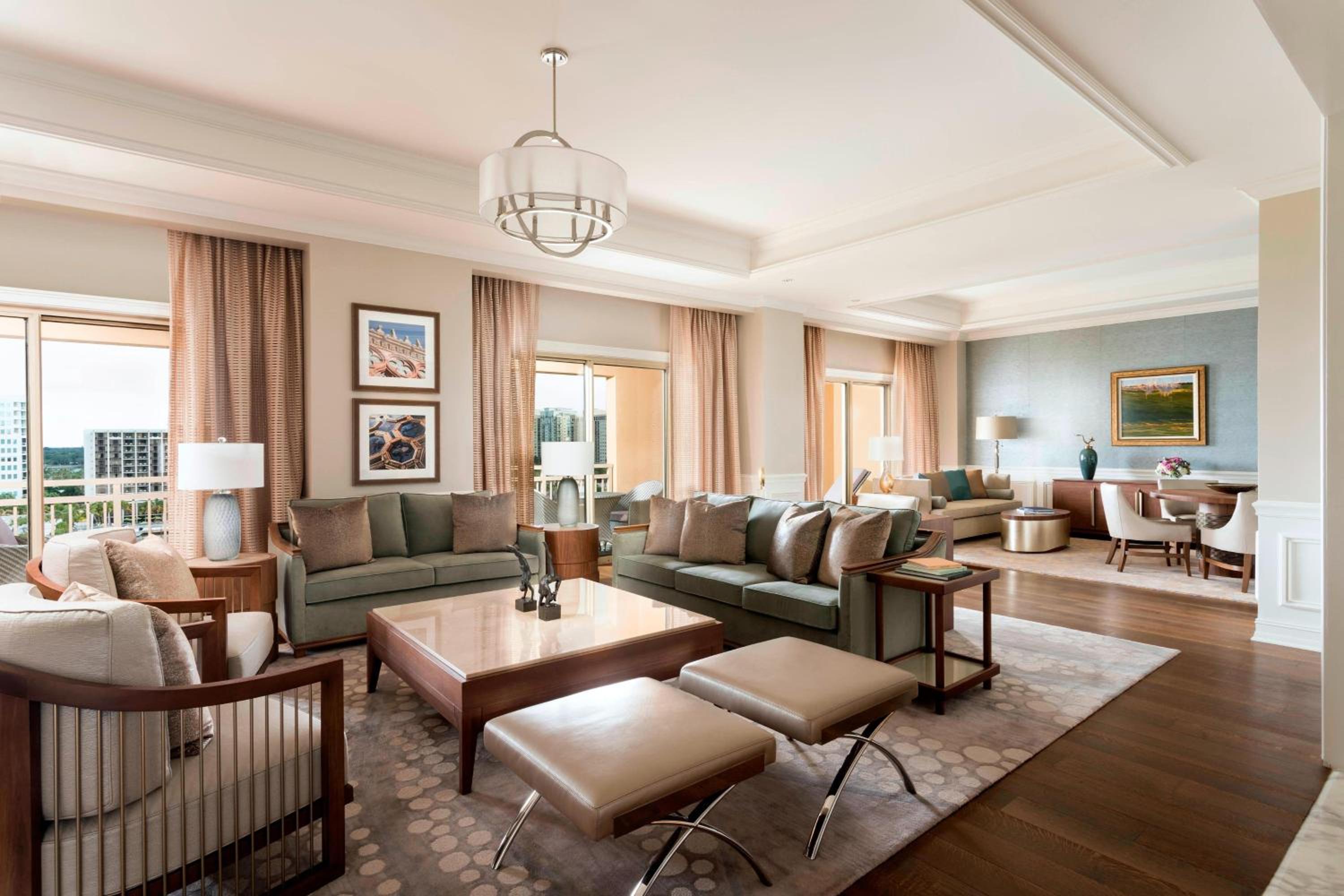Ritz-Carlton Suite, Club Level, 1 Bedroom Suite, 1 King - Photo 4
