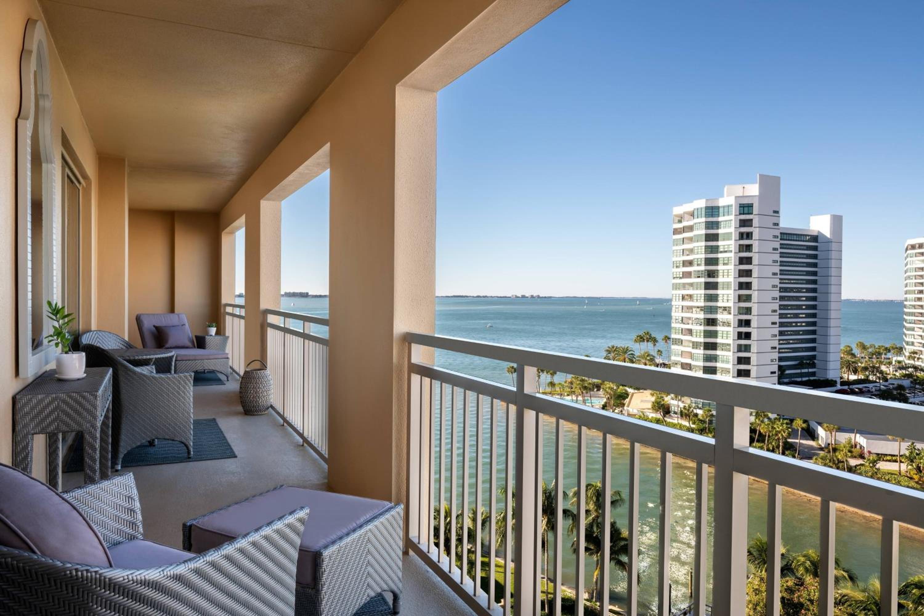Ritz-Carlton Suite, Club Level, 1 Bedroom Suite, 1 King - Photo 13
