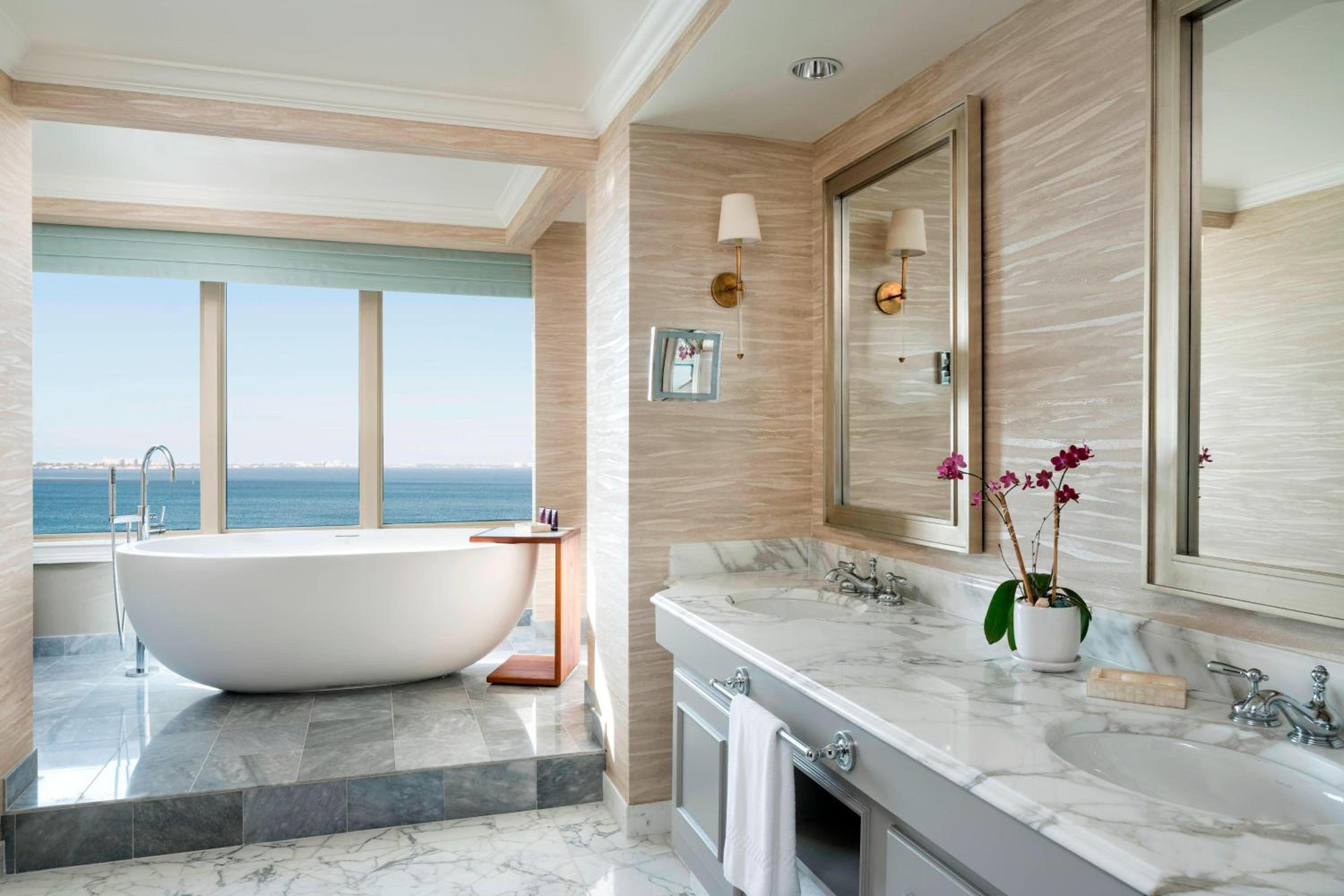 Ritz-Carlton Suite, Club Level, 1 Bedroom Suite, 1 King - Photo 7
