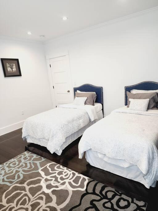 Three-Bedroom Apartment photo 1