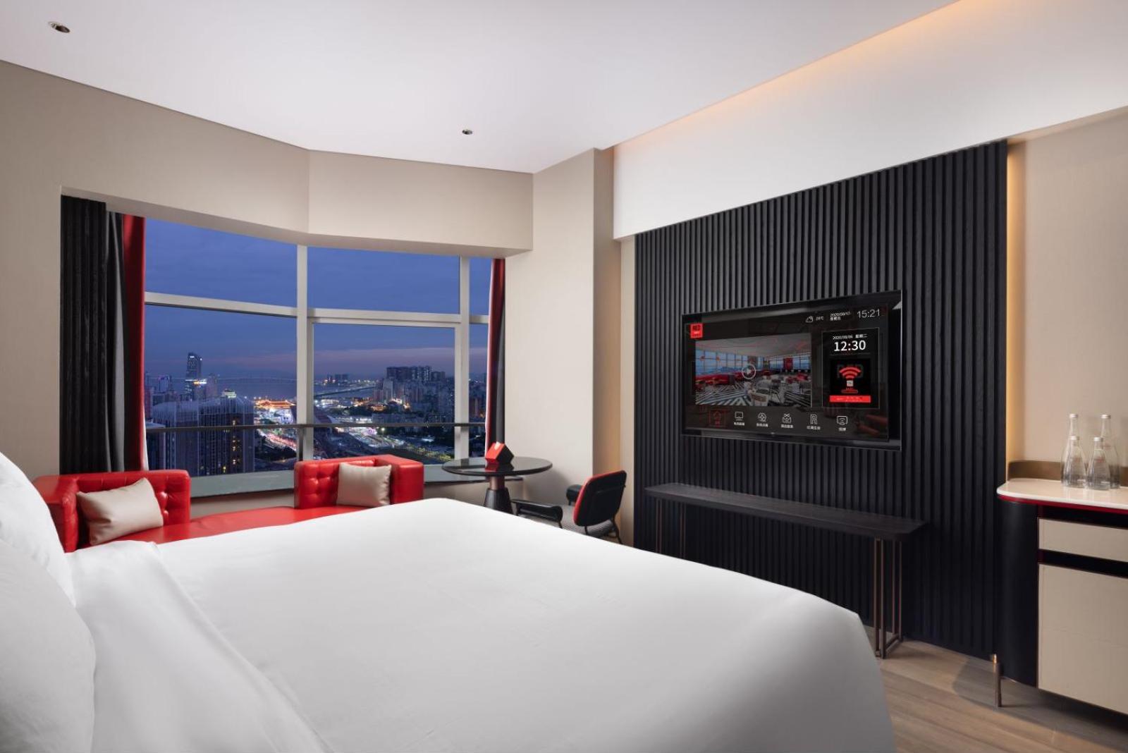 Deluxe Queen Room - Photo 4
