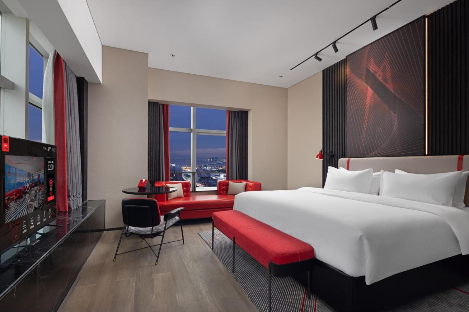 Queen Room with River View - Photo 1
