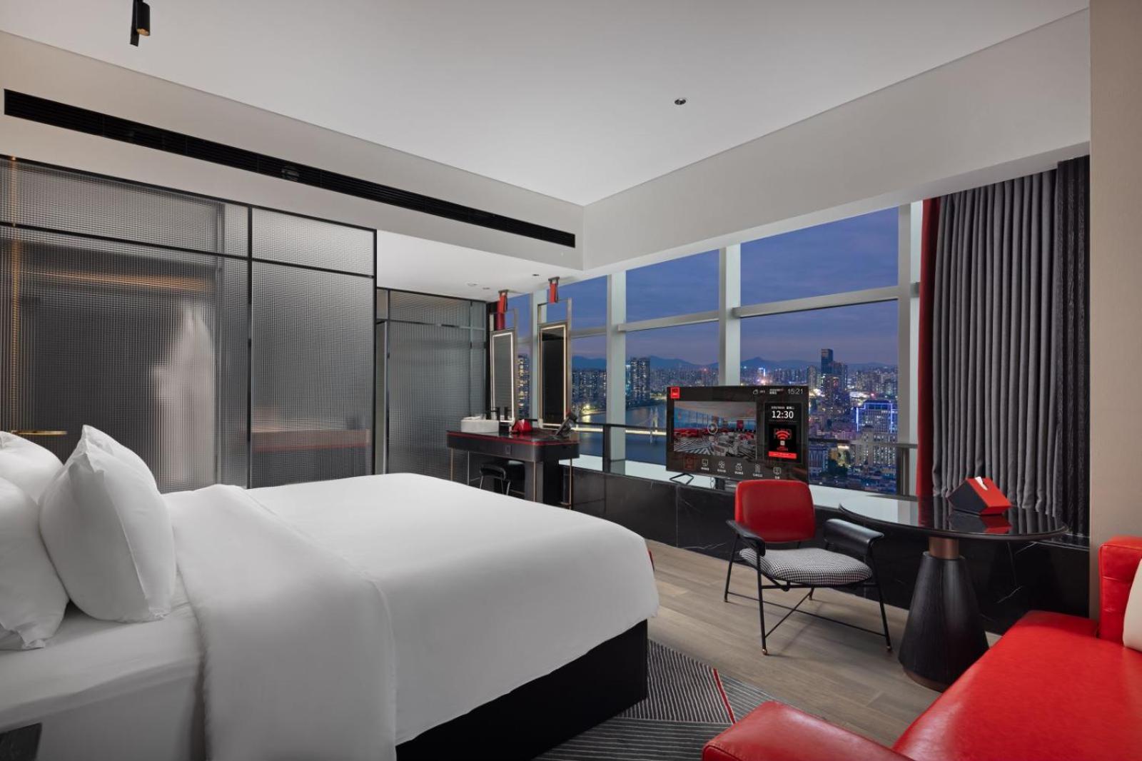 Queen Room with River View - Photo 3
