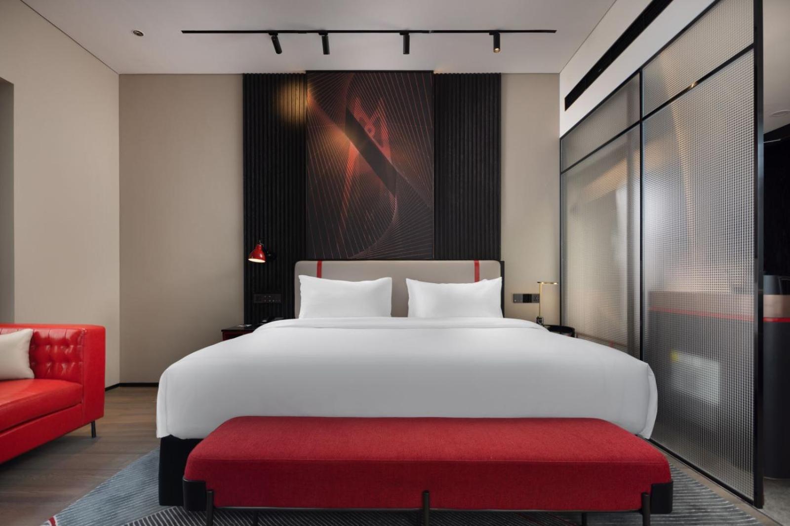 Queen Room with River View - Photo 2