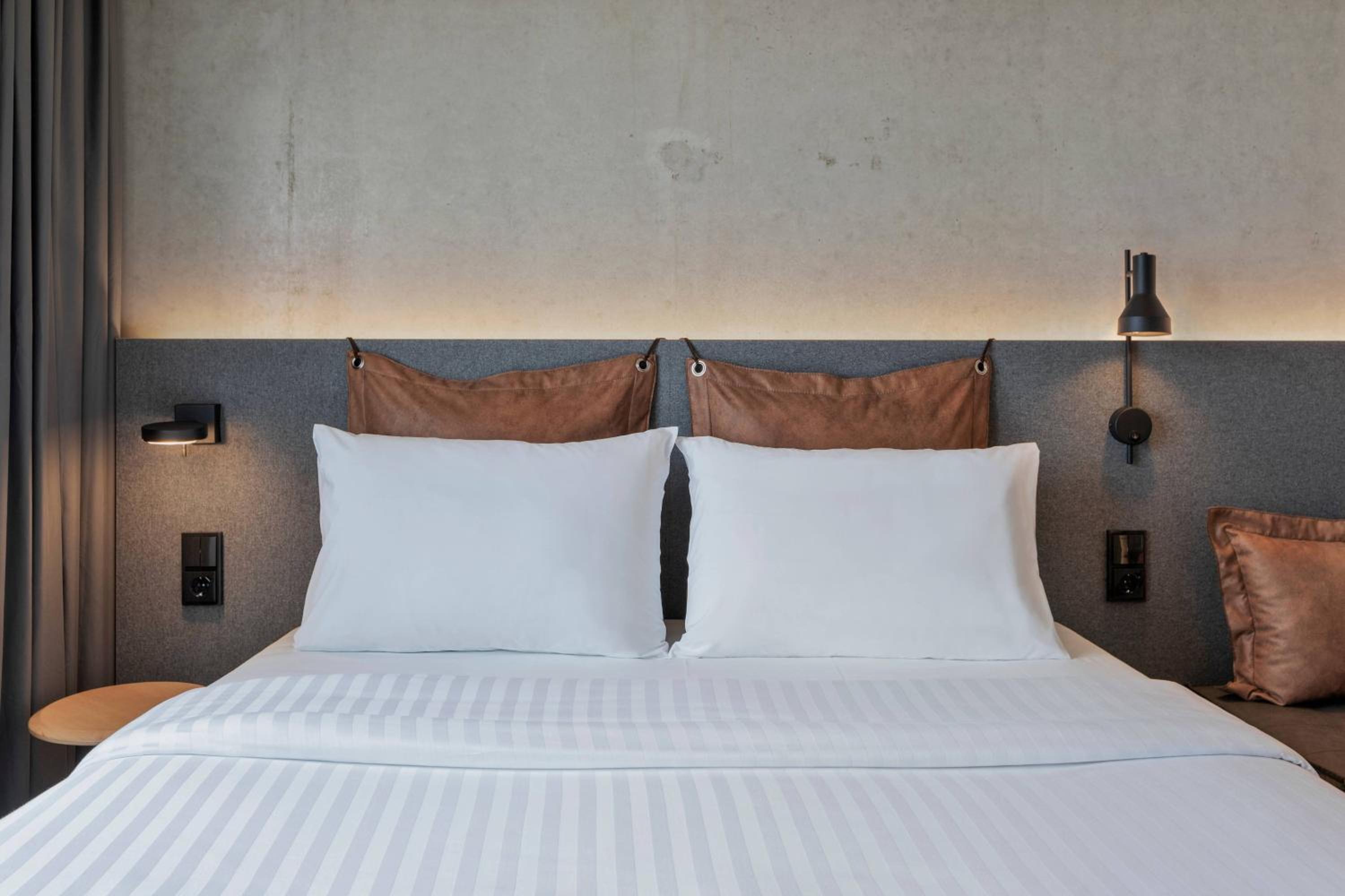 Moxy Queen Sleeper - Photo 1
