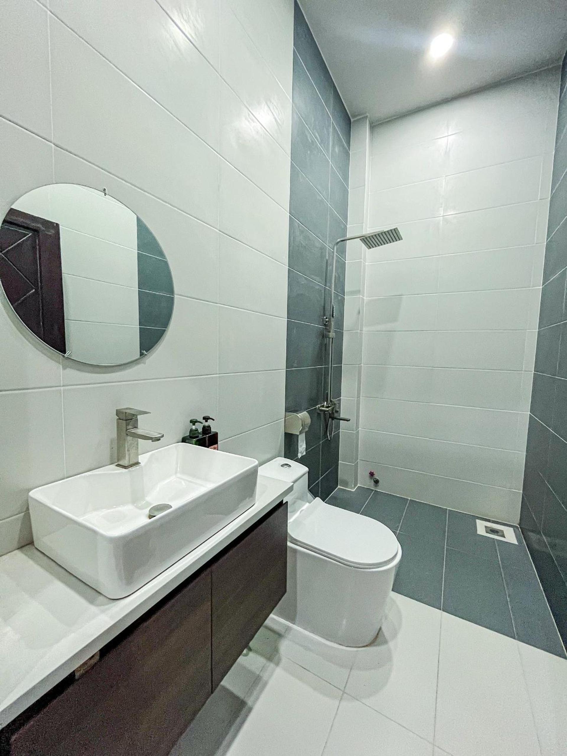 Deluxe Double Room with Balcony - Photo 17