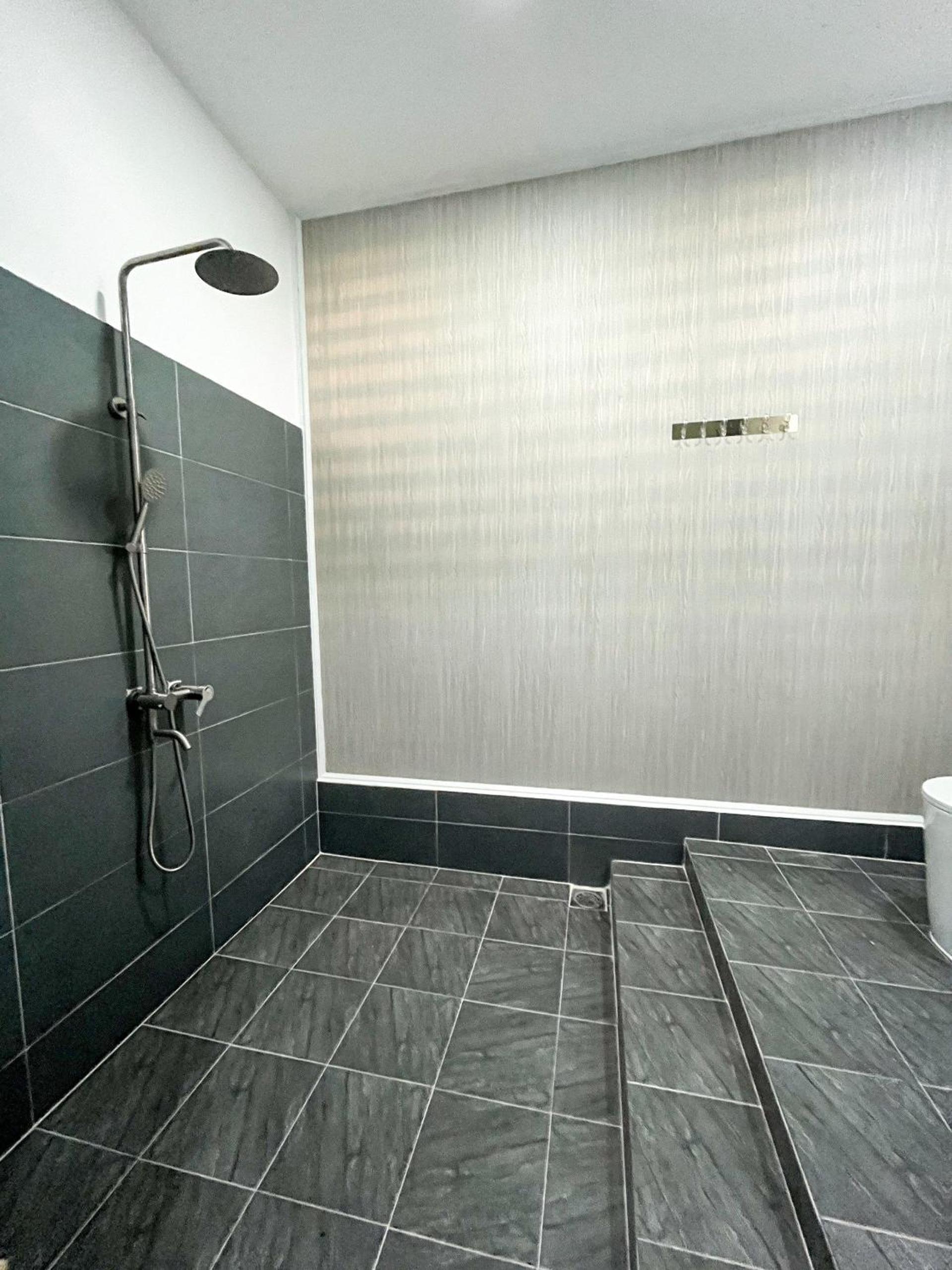 Deluxe Double Room with Balcony - Photo 10