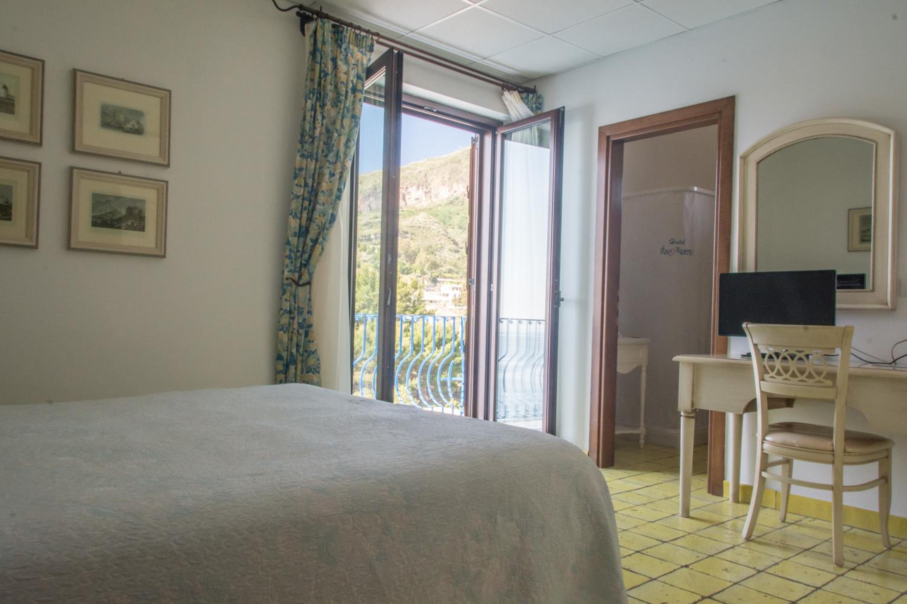 Double or Twin Room - Photo 5