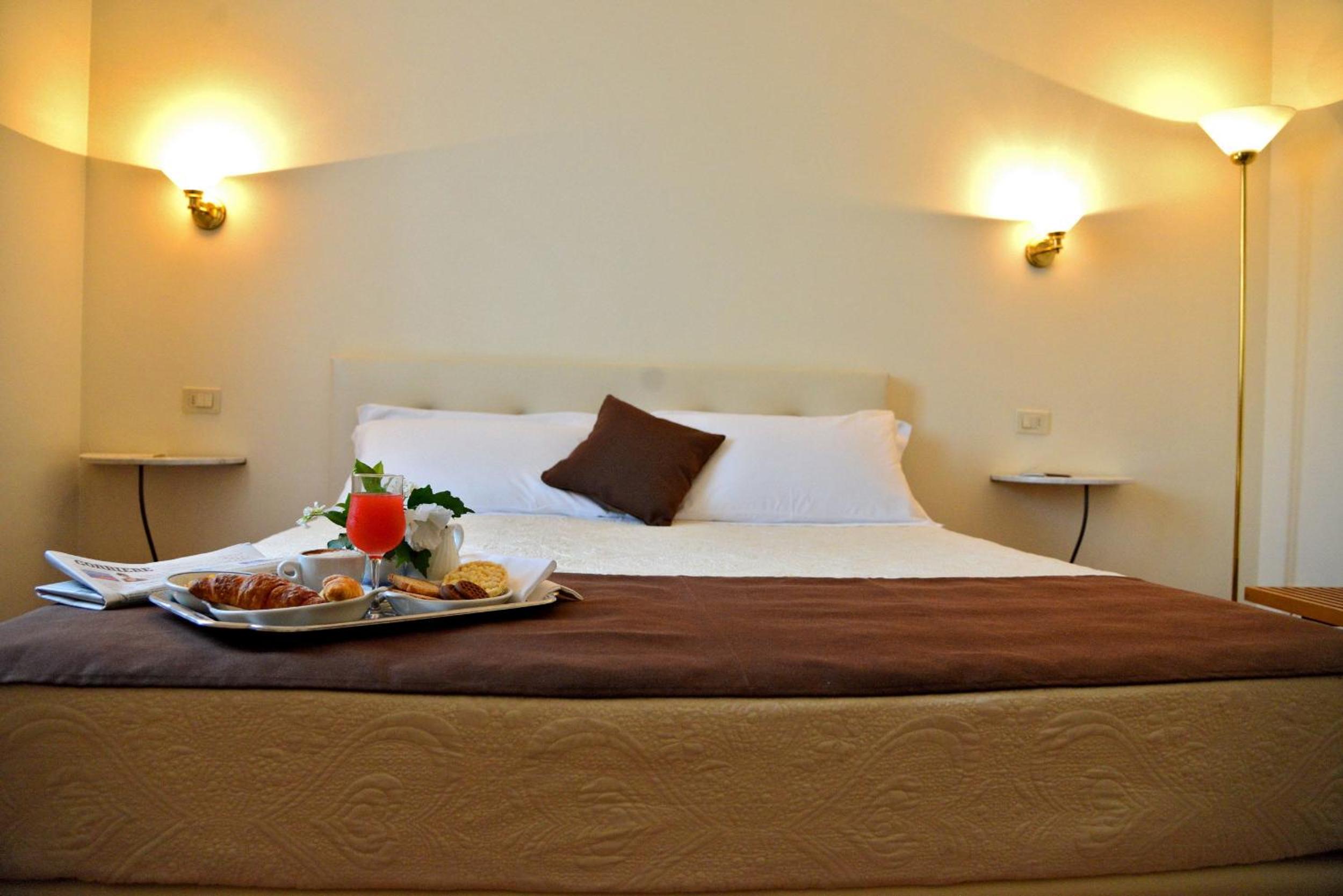 Standard Double or Twin Room photo 3