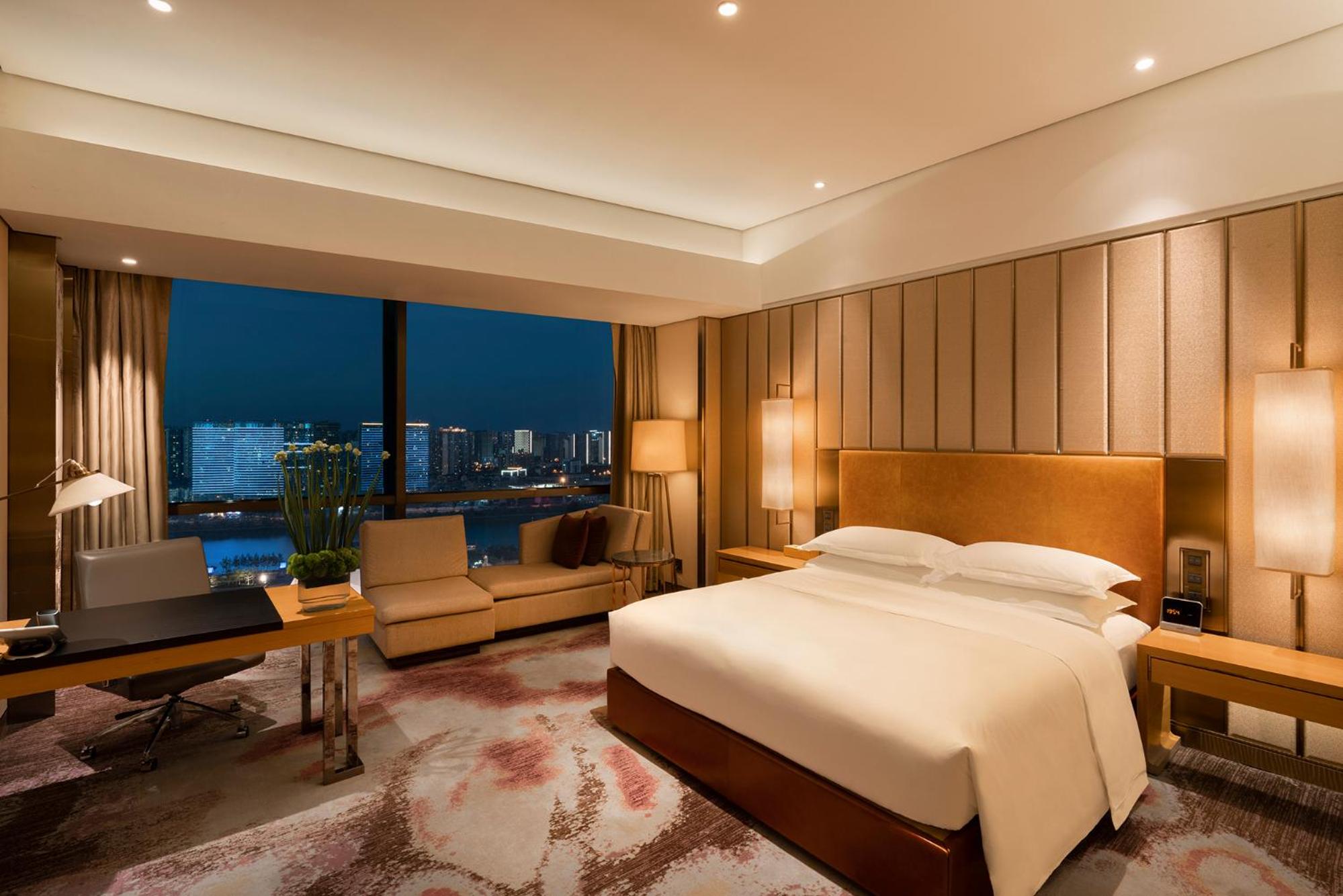 1 King Bed Classic River View