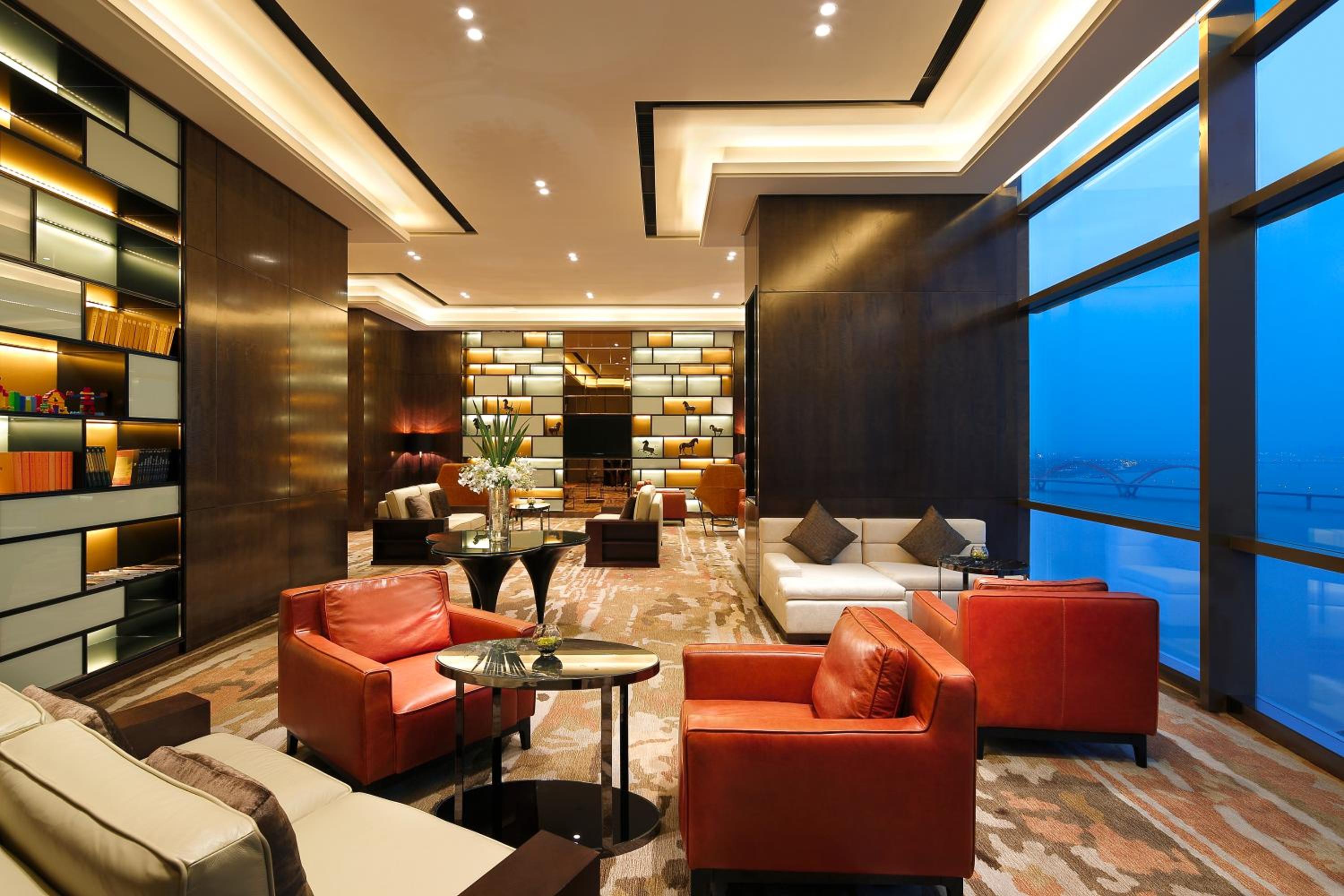 Premium King Room with Balcony photo 1