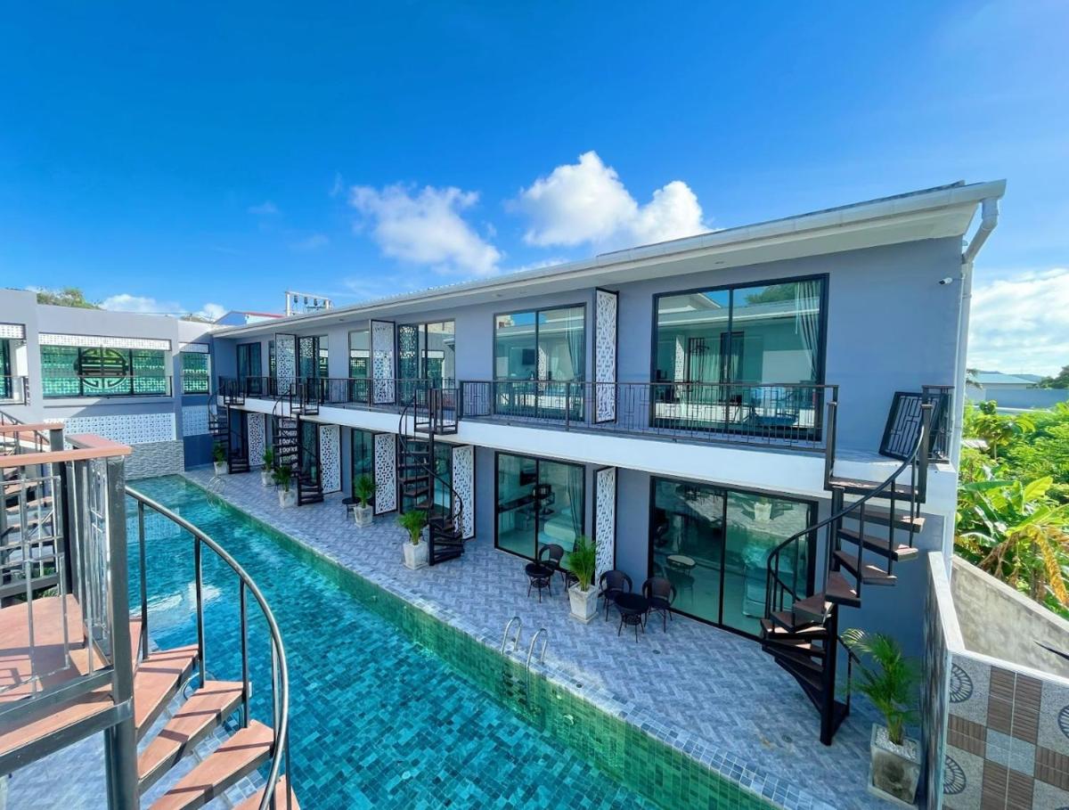 Twin Room with Pool View photo 2