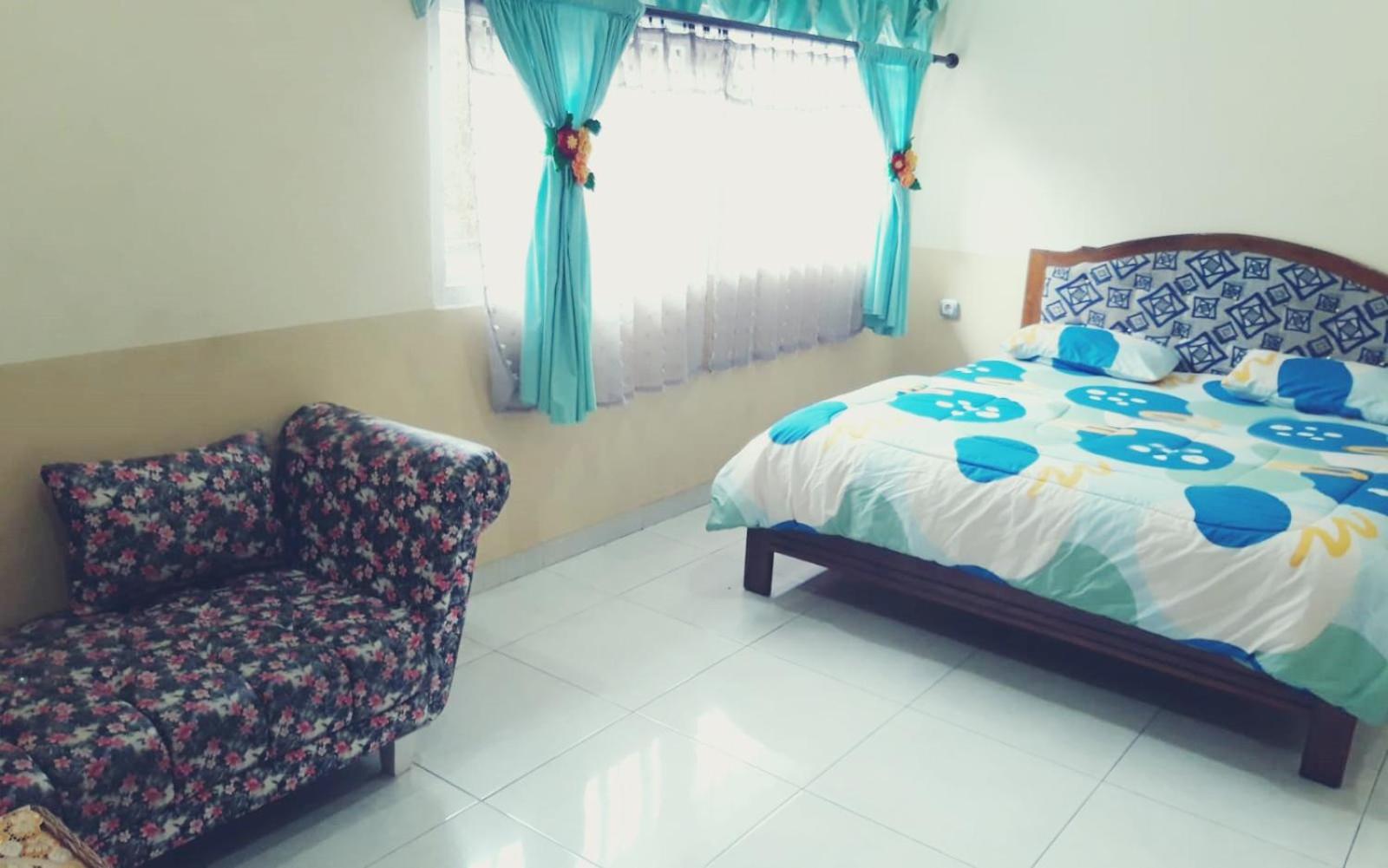 Deluxe Double Room with Bath - Photo 1