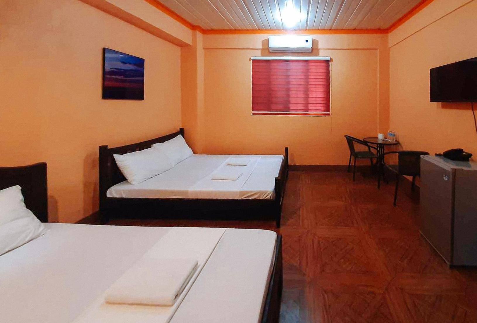 Suite - Photo 1