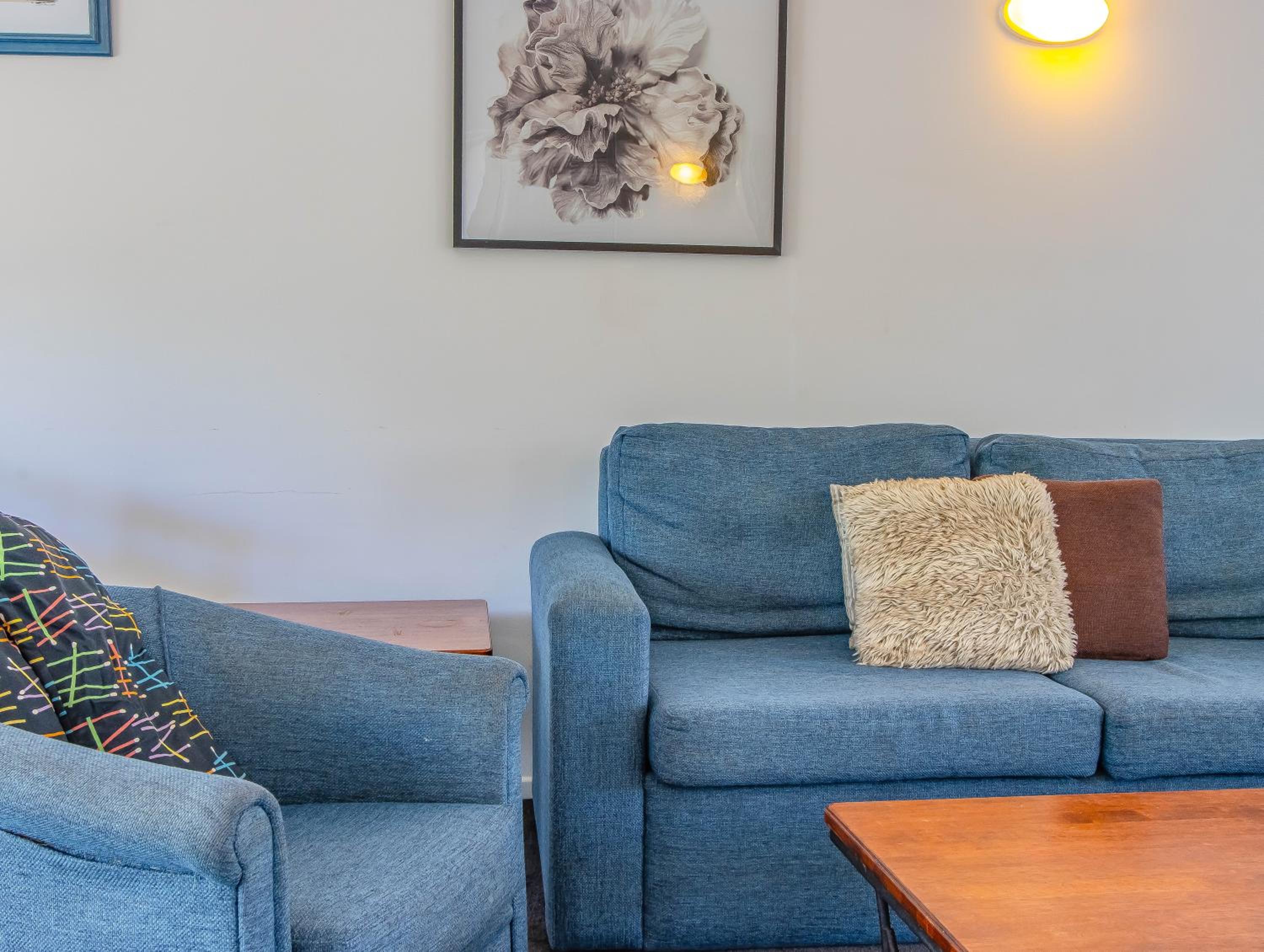 Two Bedroom Upstairs Garden Apartment photo 1