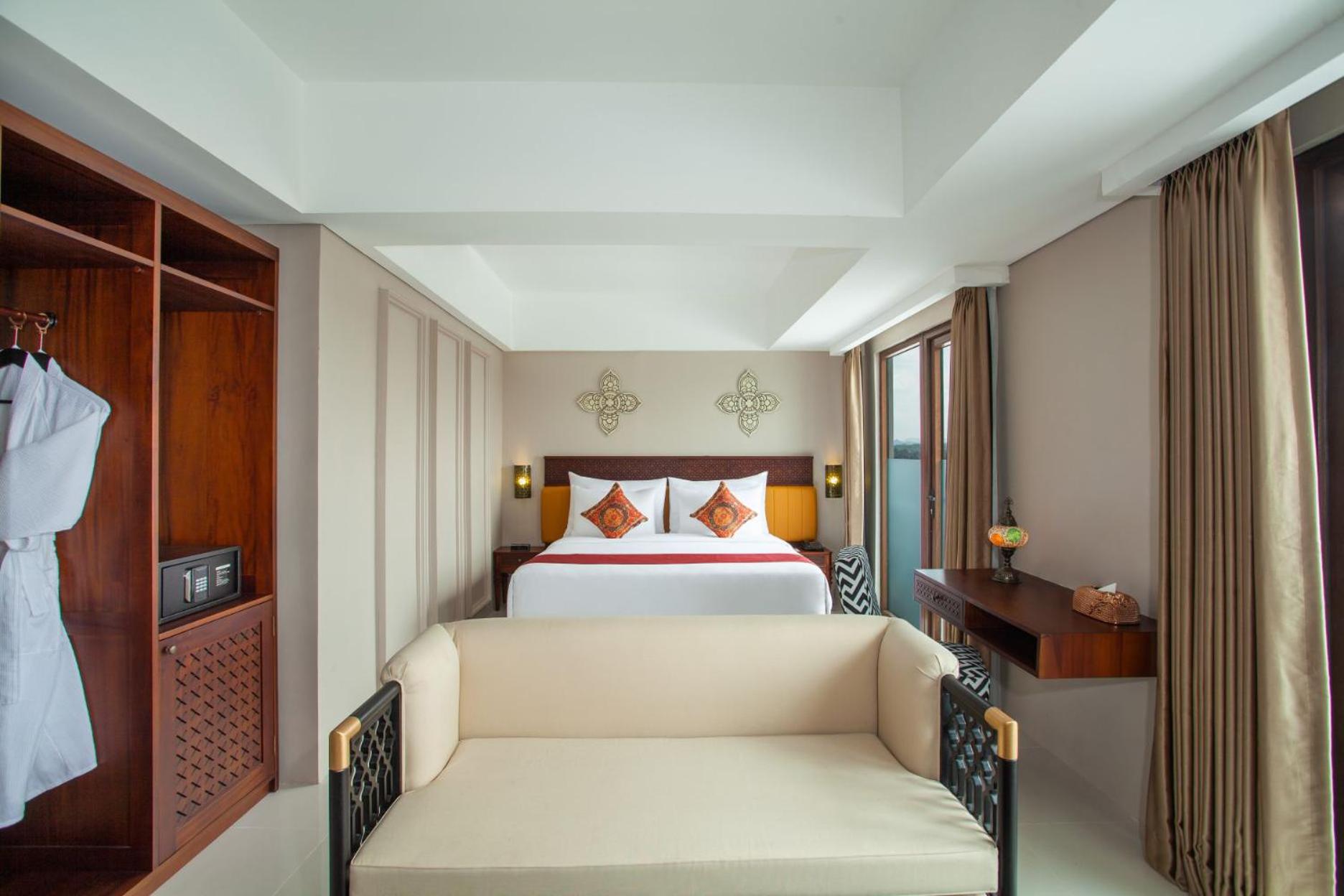 Junior Suite with Double Bed - Photo 1