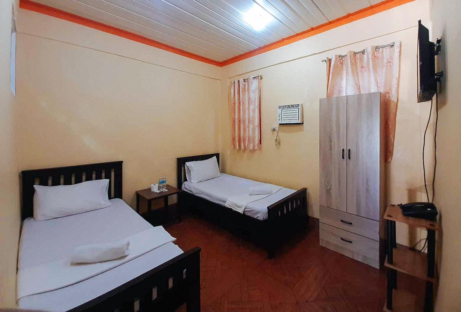 Twin Room - Photo 1
