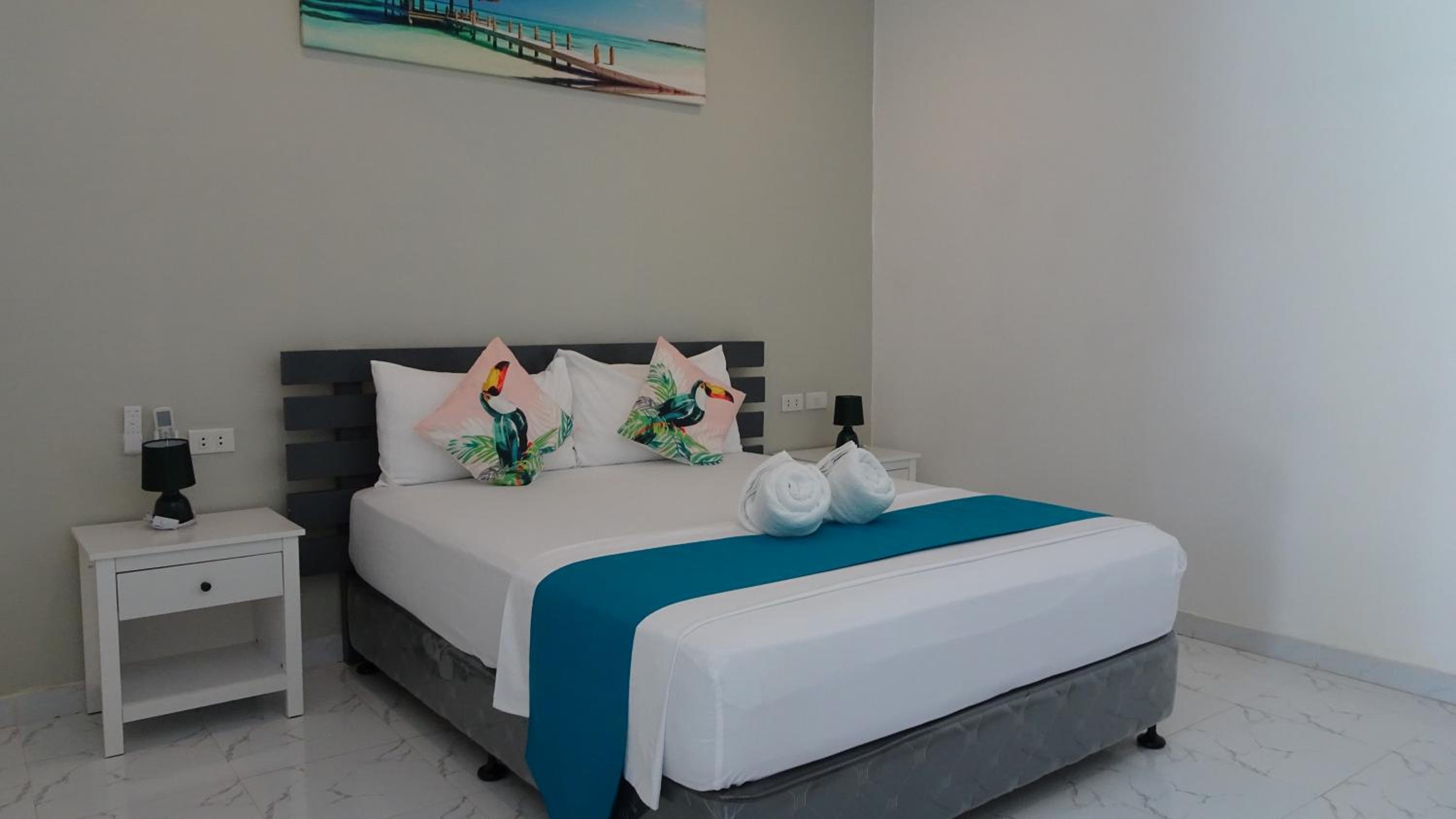 Deluxe Queen Room - Photo 19
