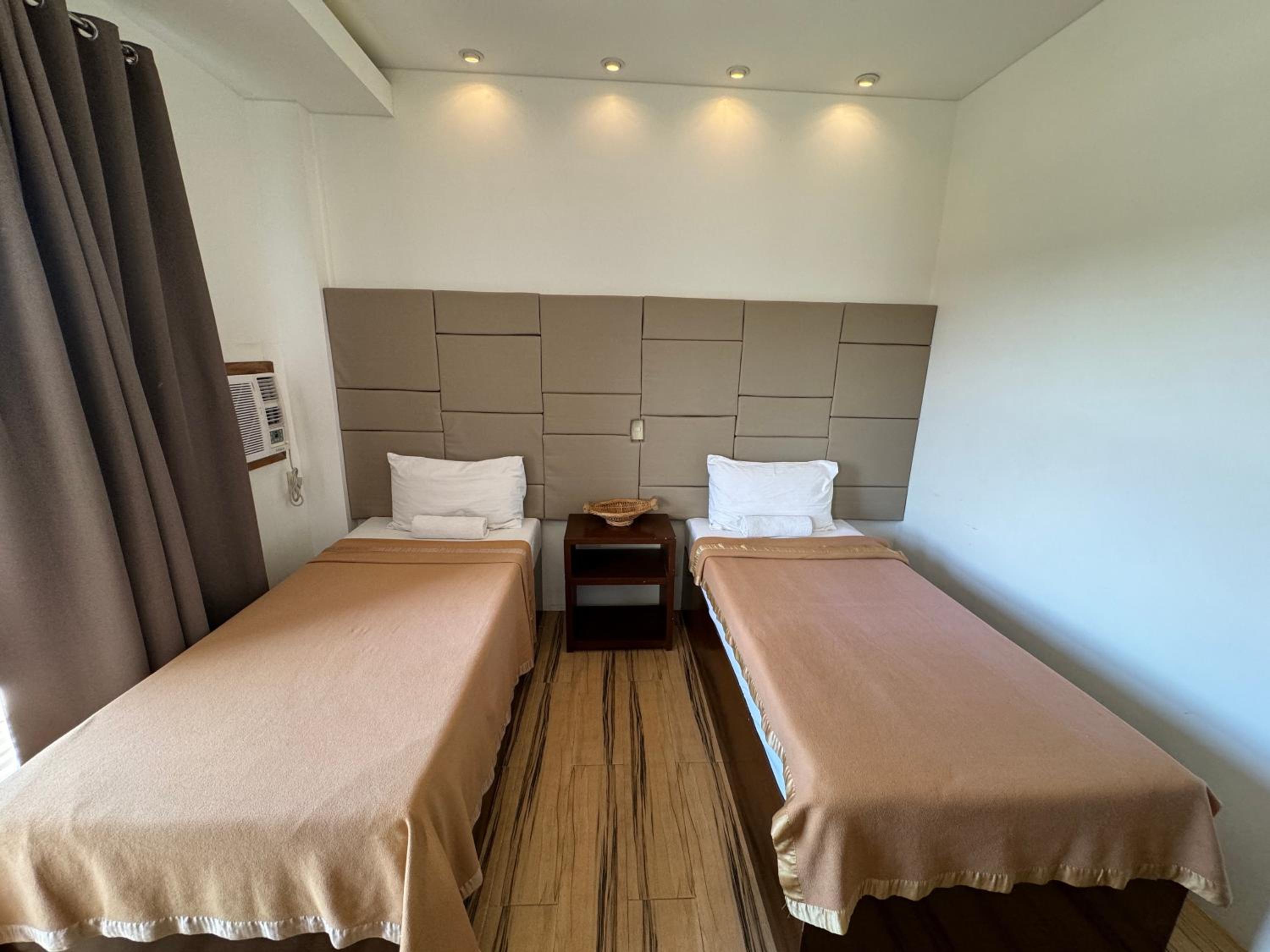 Standard Twin Room photo 2