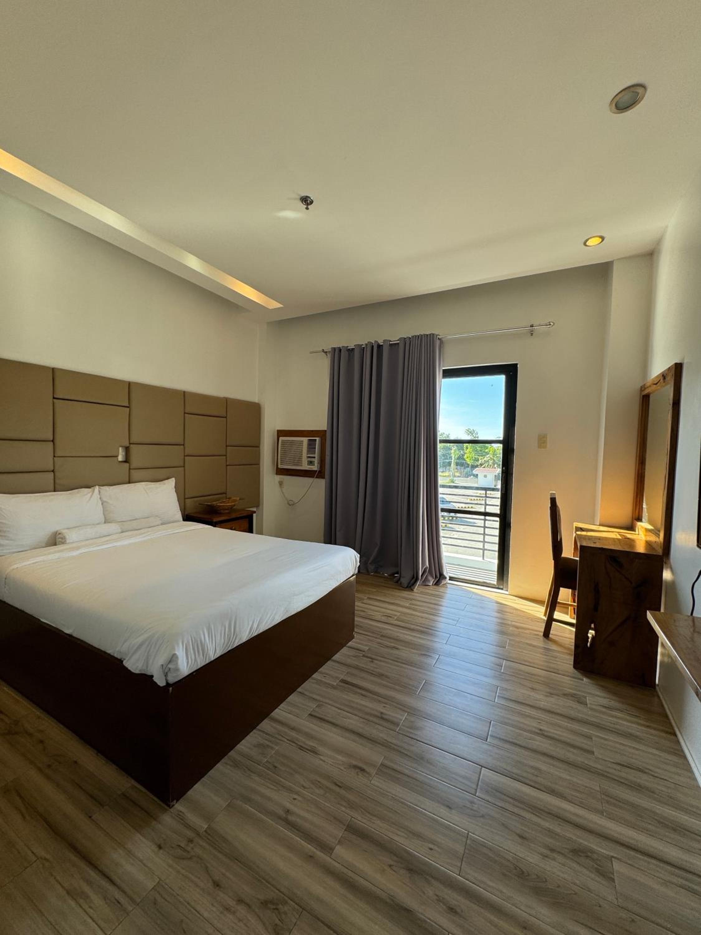 Deluxe Double Room (2 Adults + 1 Child) photo 3