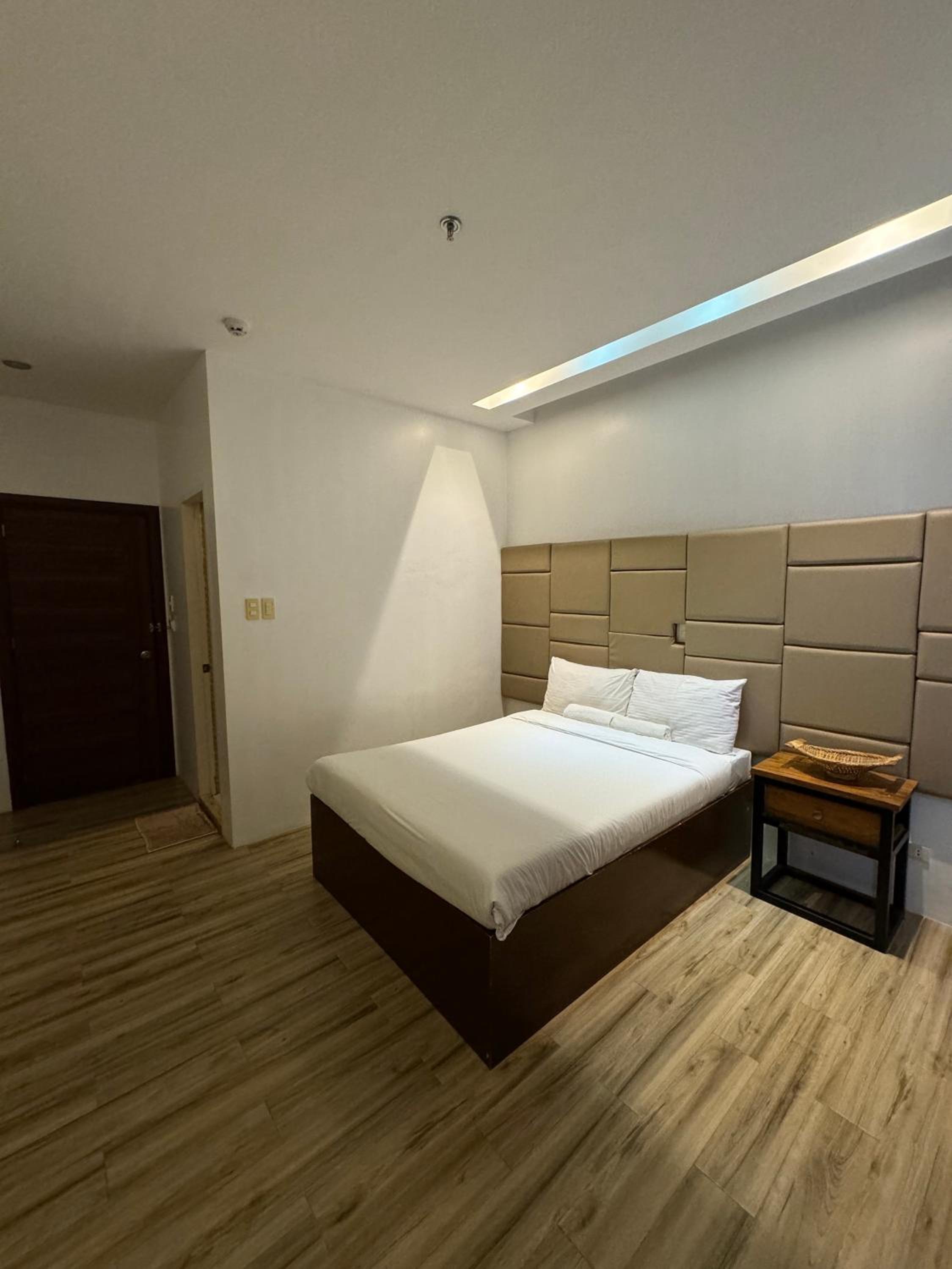 Deluxe Double Room (2 Adults + 1 Child) photo 1