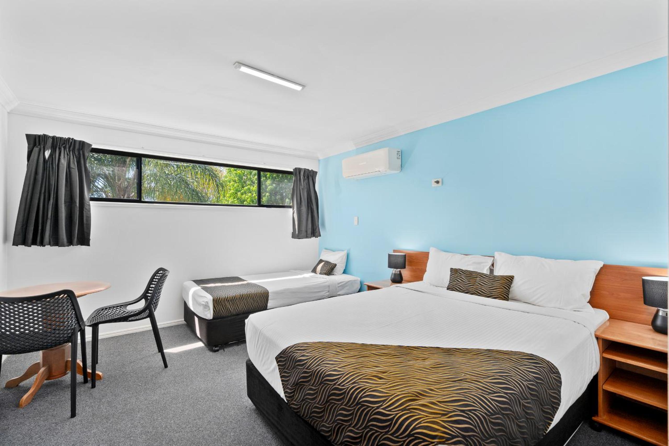 Triple Room - Non Smoking photo 3